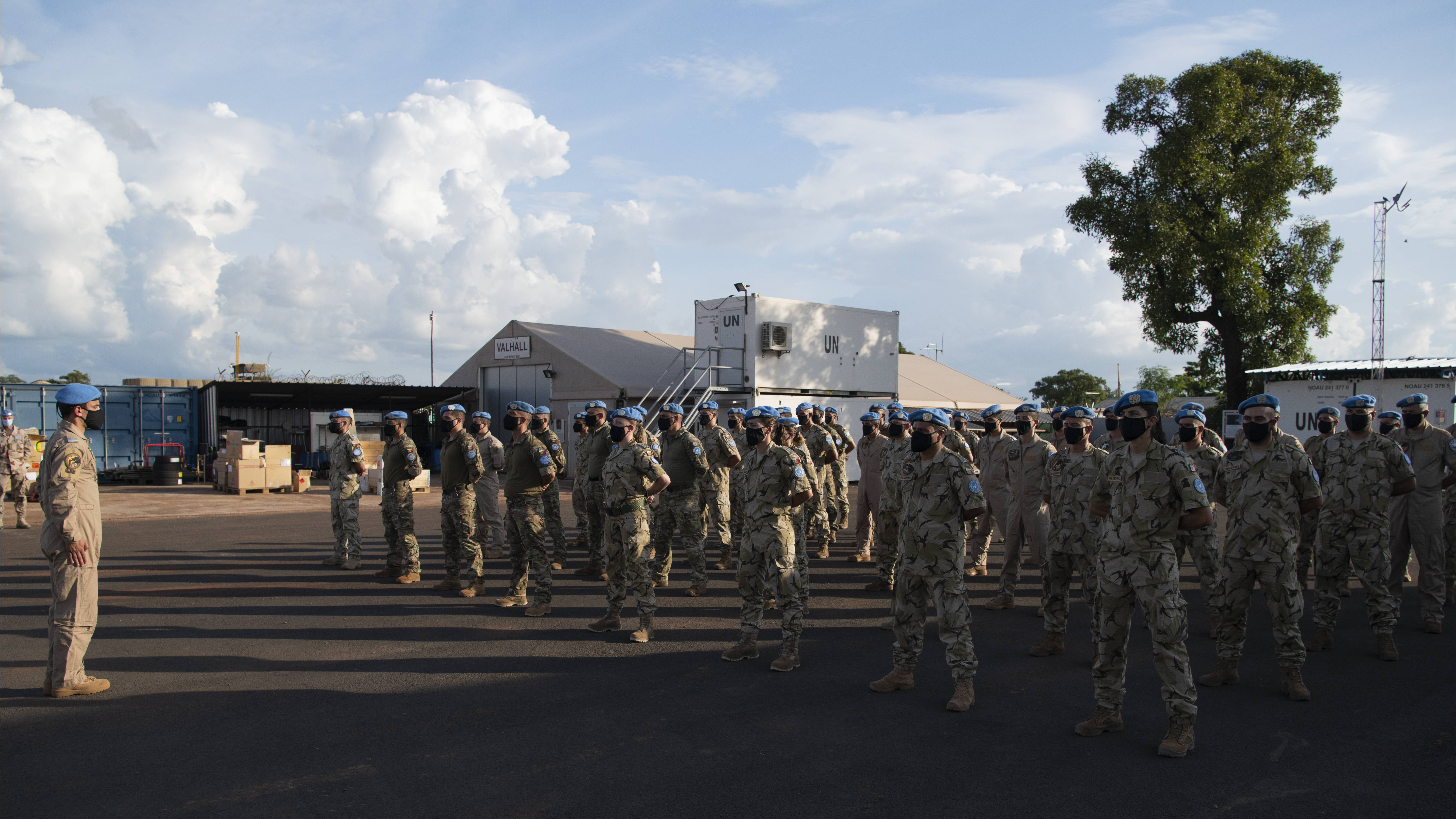 Contingente da Fora Area no Mali recebe visita do Comandante da misso