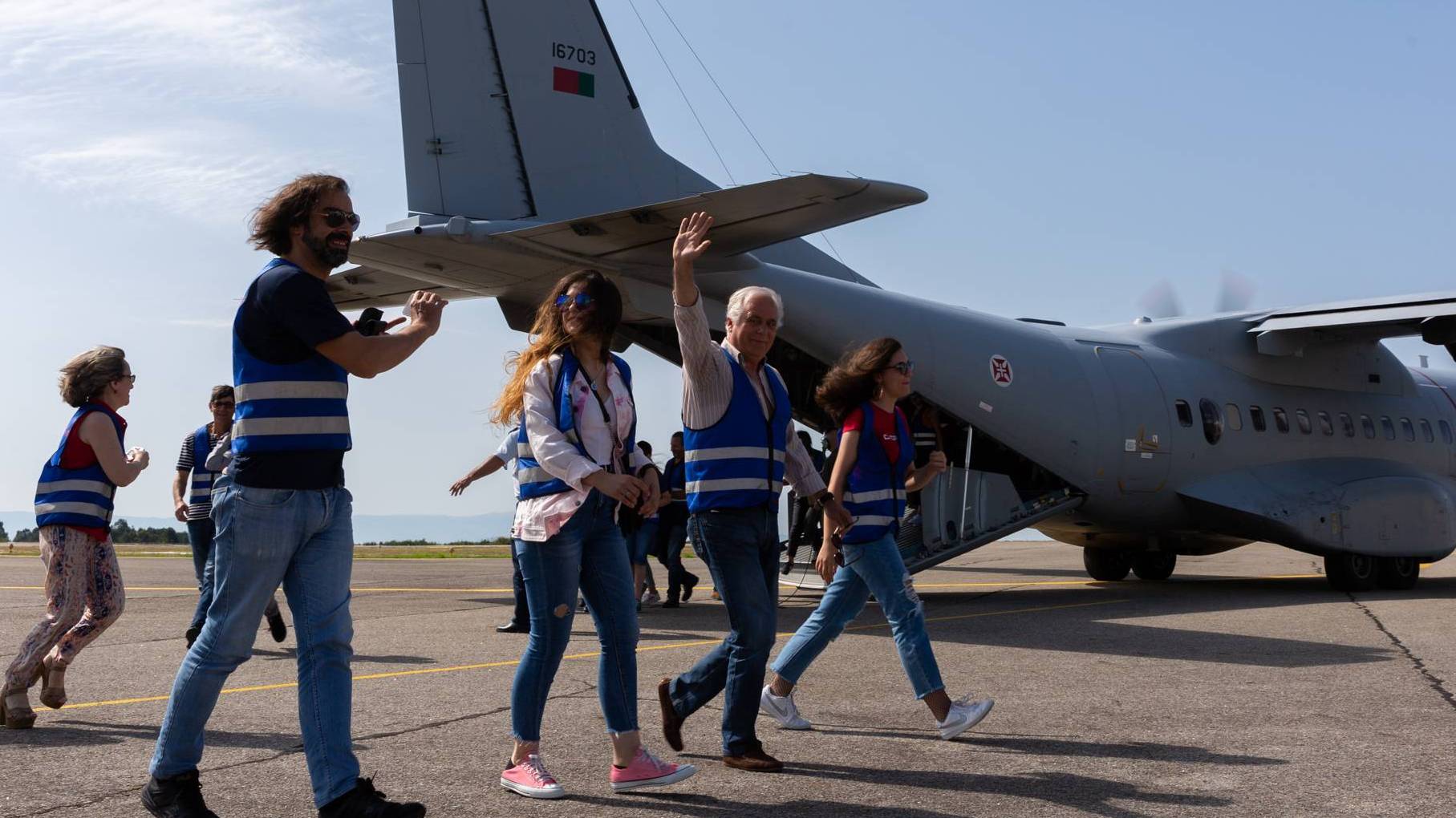 Mais de 600 adultos e crianas voam na aeronave C-295M (ESQ502)