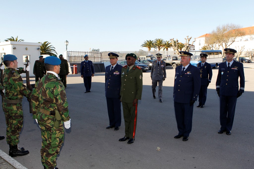 Chefe do Estado-Maior General das Foras Armadas de Angola visita FAP