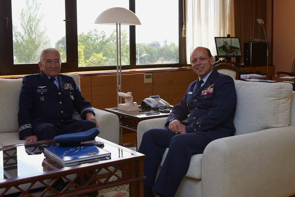 Comandante da Aeronutica do Brasil visita Fora Area