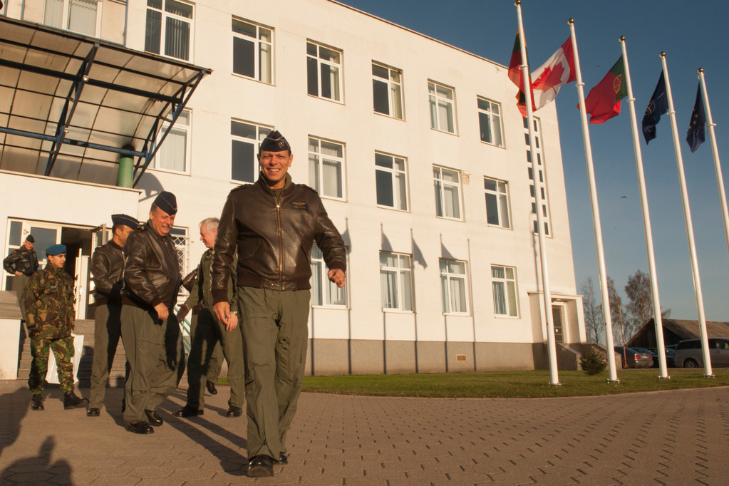 CEMFA visita Destacamento Portugus Baltic Air Policing