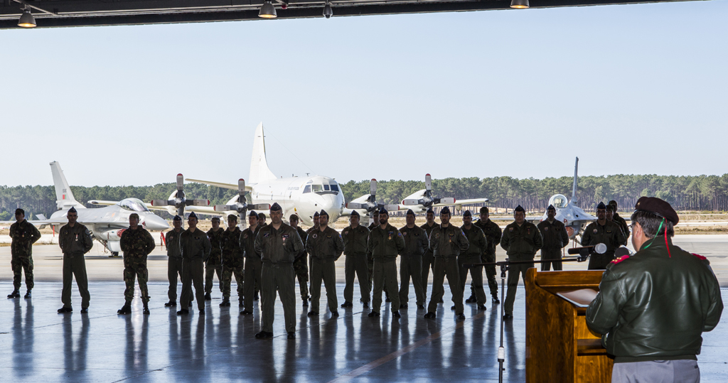 CEMGFA visita BA5 e condecora militares da Fora Area