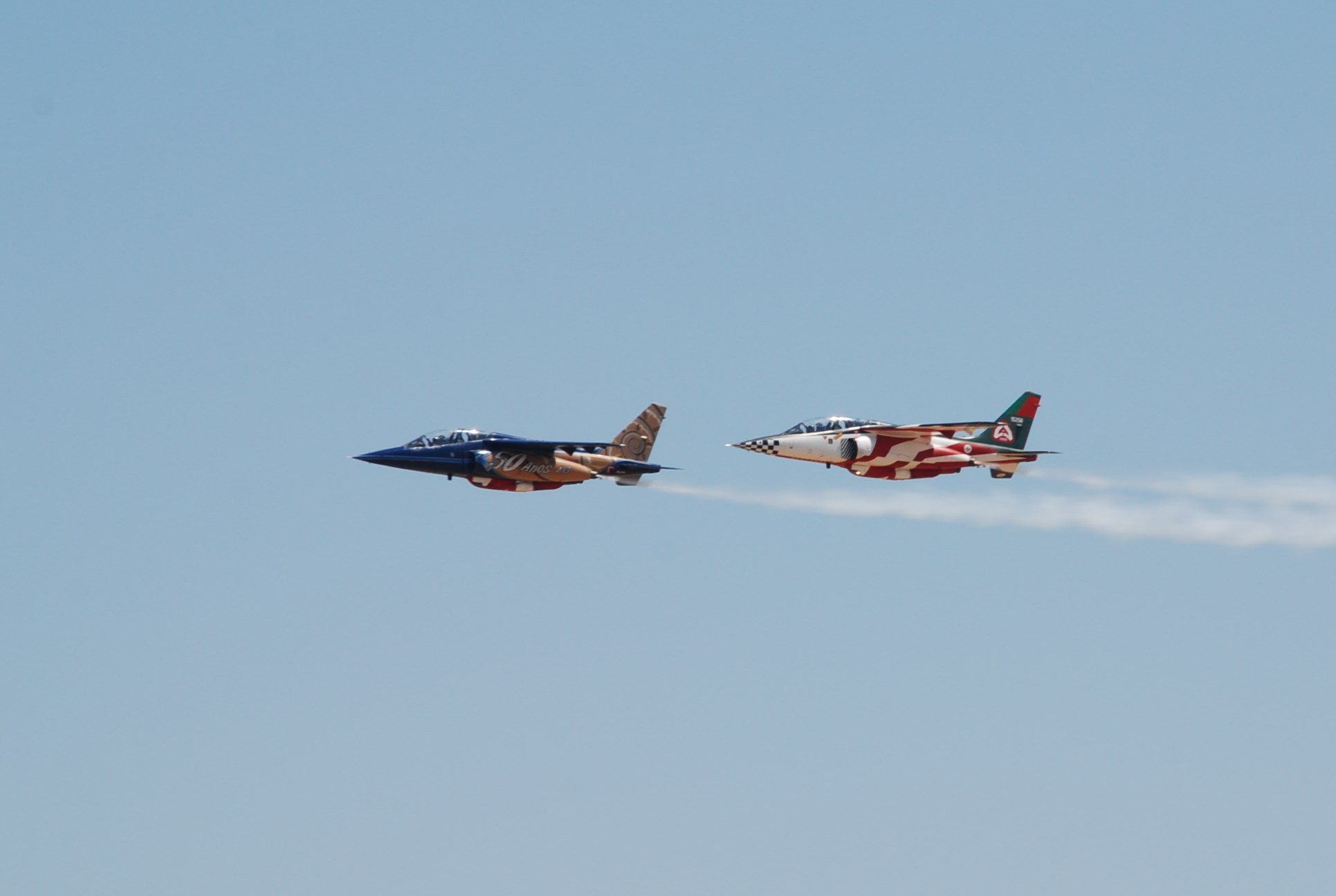 Dois Alpha-Jet voam em inaugurao de Memorial ao Piloto