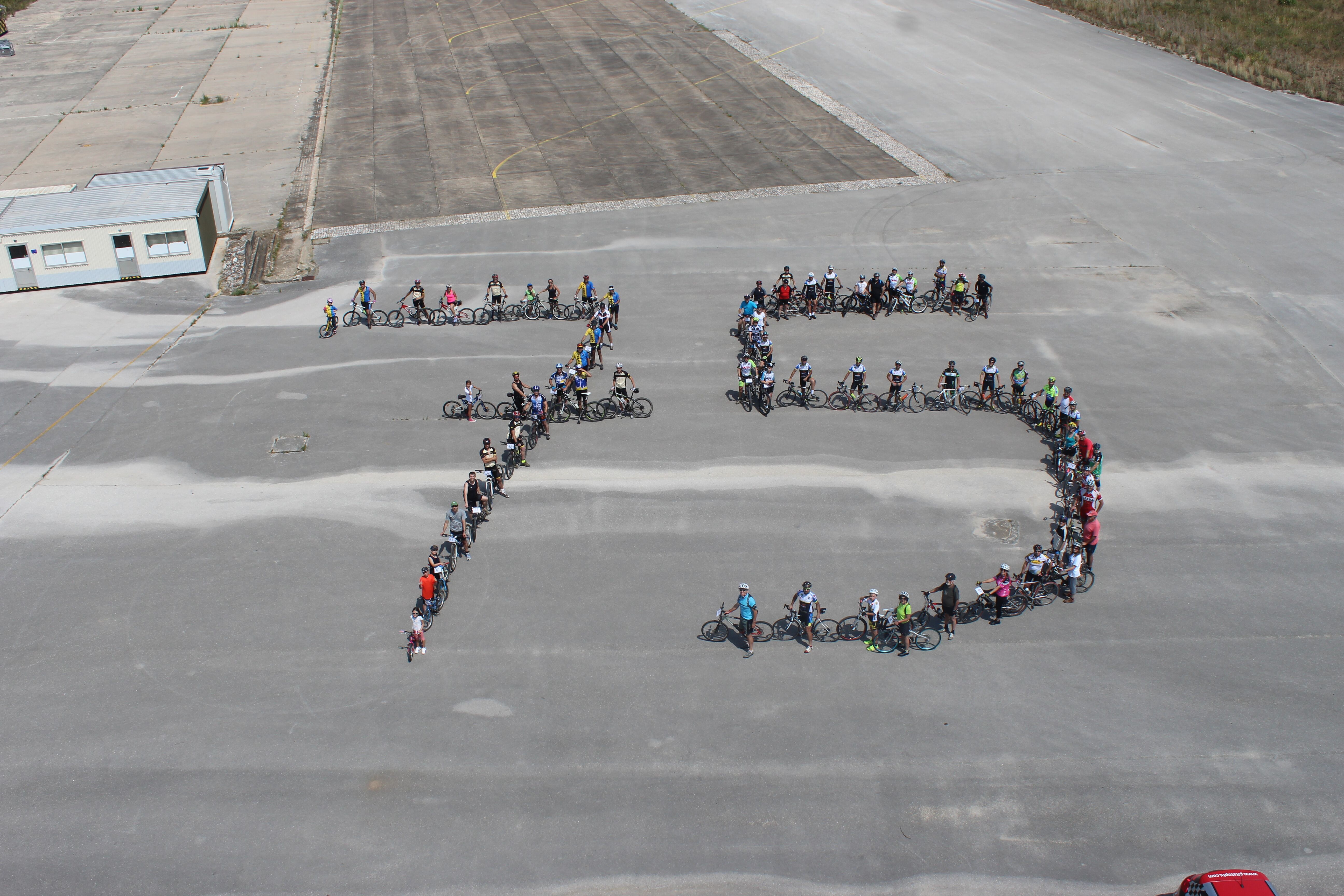 Mais de 100 ciclistas rolam na pista da Ota Mais de 100 ciclistas rolam na pista da Ota