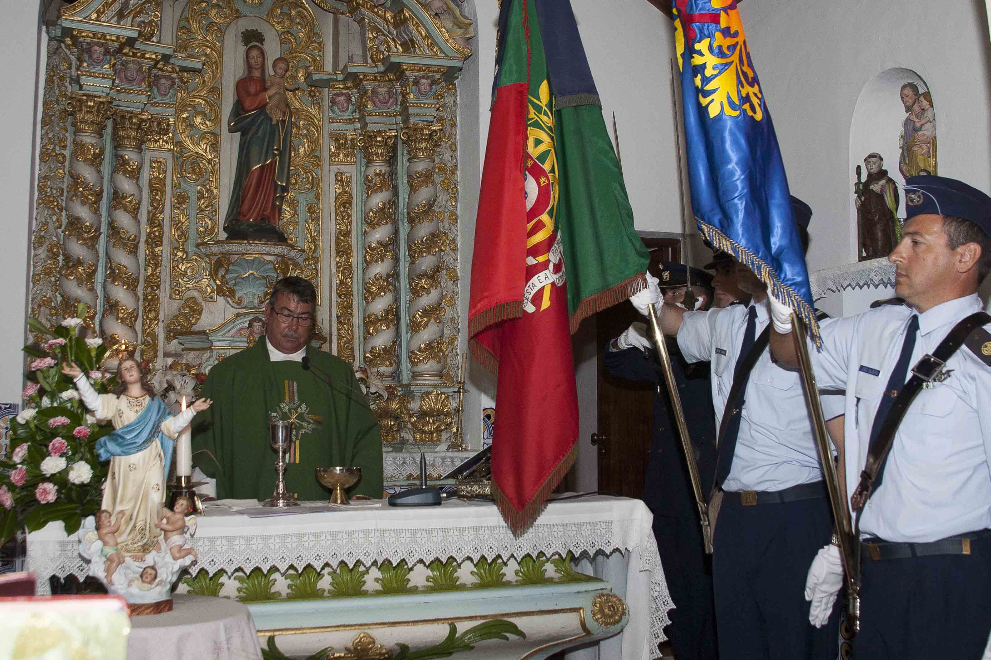 Homenagem aos oito pilotos que morreram na Serra do Carvalho