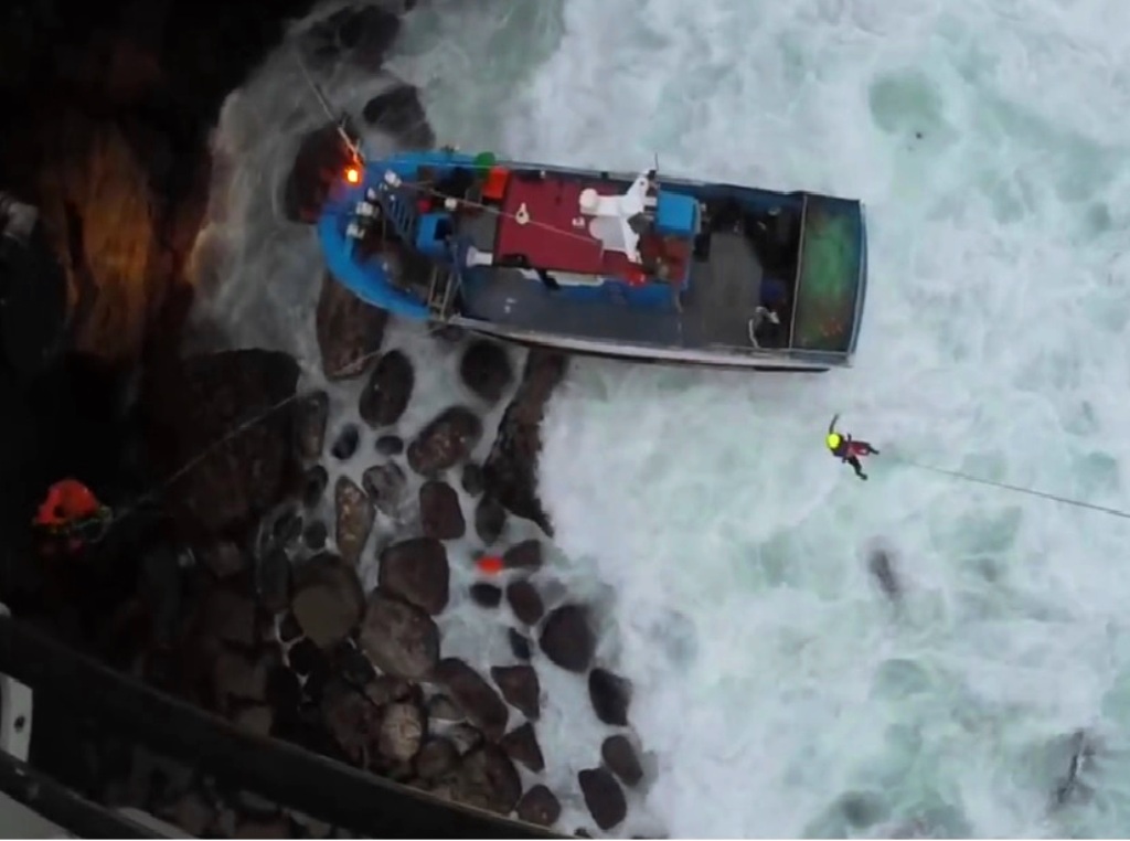 Seis pescadores resgatados junto ao Cabo Carvoeiro