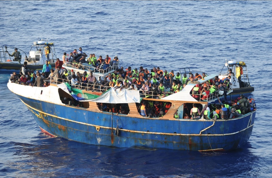 P-3 localiza centenas de migrantes no Mediterrneo