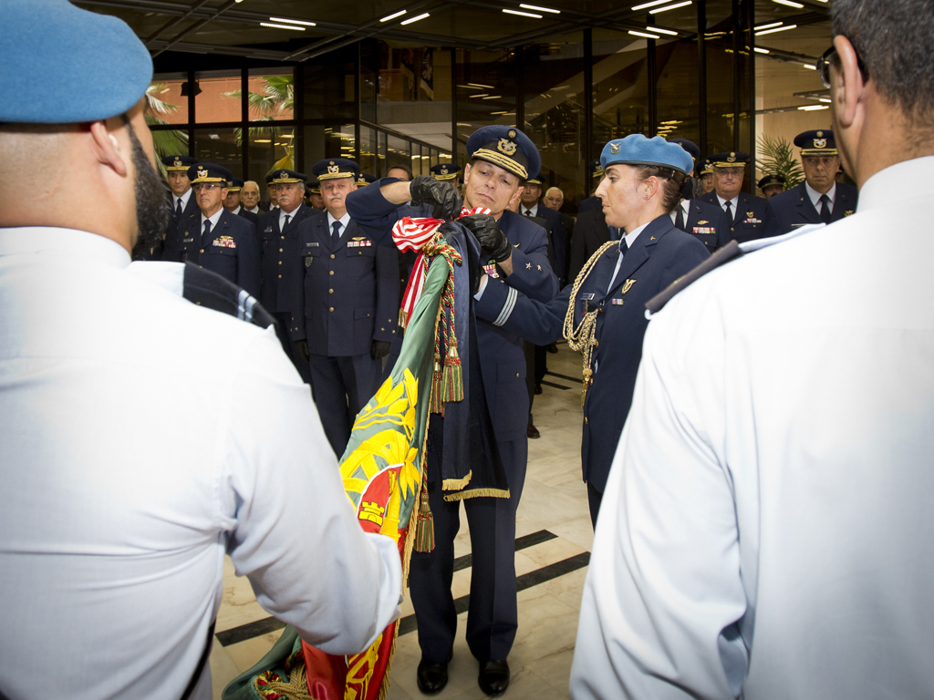 Cerimnia de Condecorao do Estandarte Nacional da Base do Lumiar e Desativao da Unidade