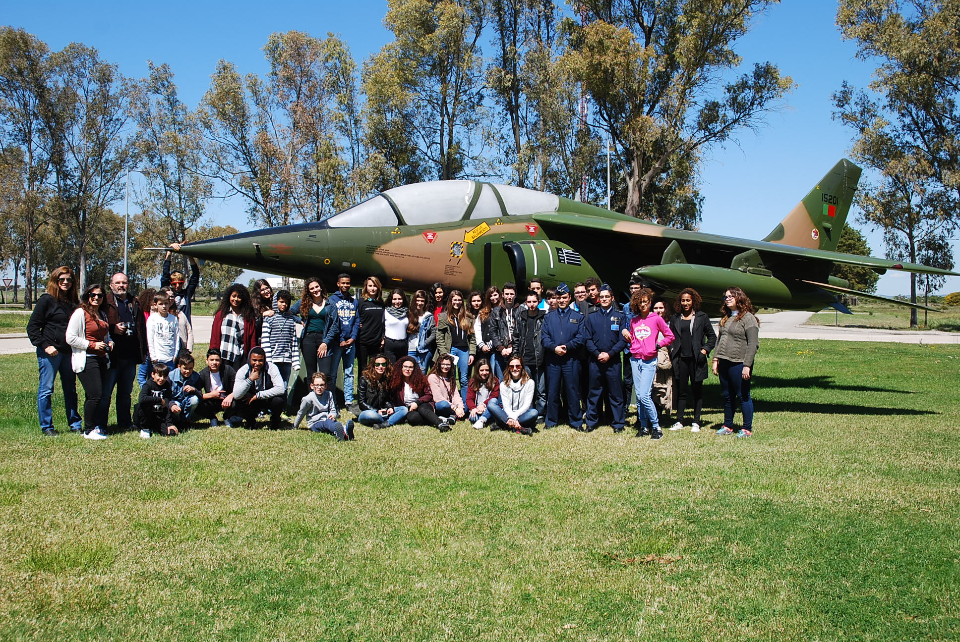 Jovens de escola de Sines visitam Base Area n. 11