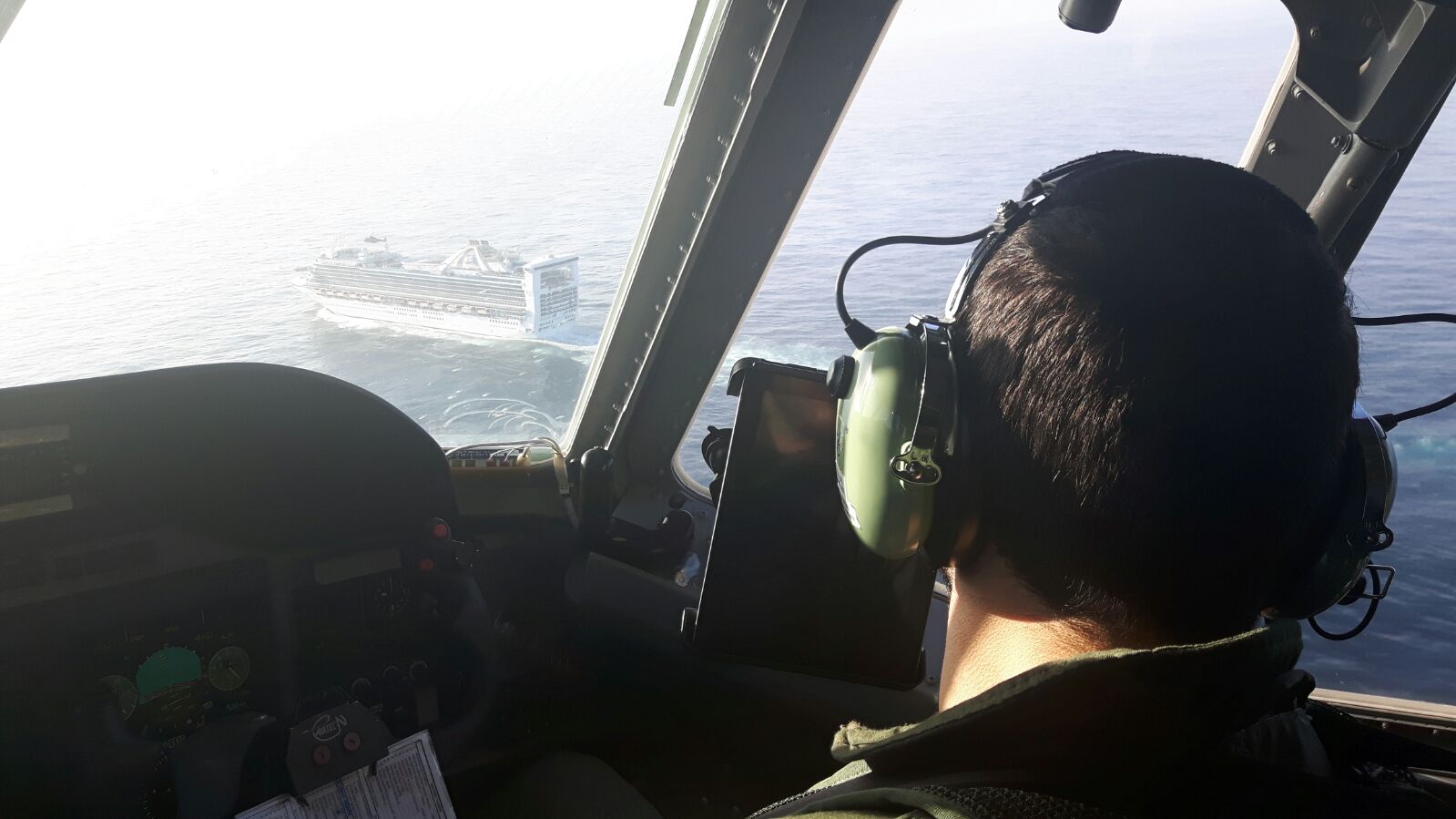 Tripulaes do EH-101 Merlin e do C-295M resgatam doente no cruzeiro 'Caribbean Princess'