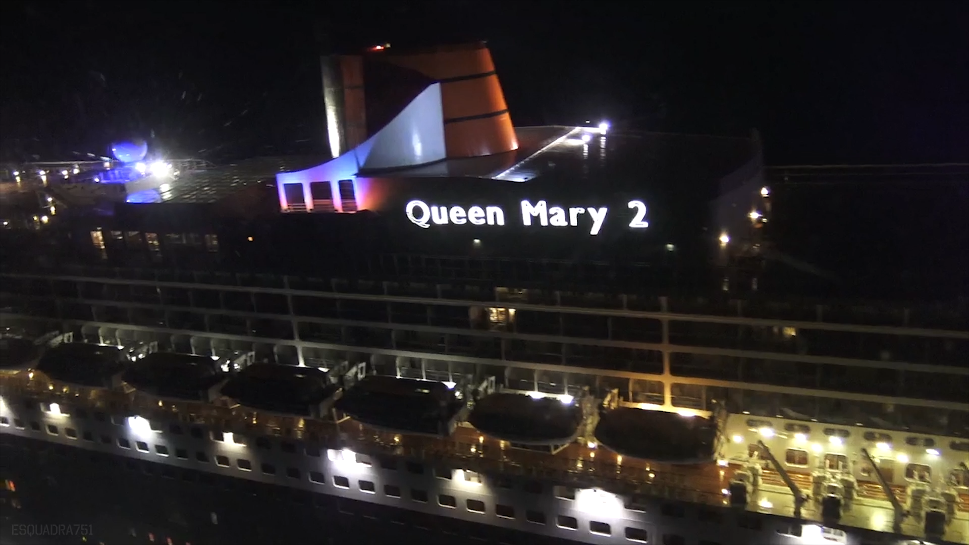 Força Aérea resgata passageiro doente do navio "Queen Mary 2" Força Aérea resgata passageiro doente do navio "Queen Mary 2"