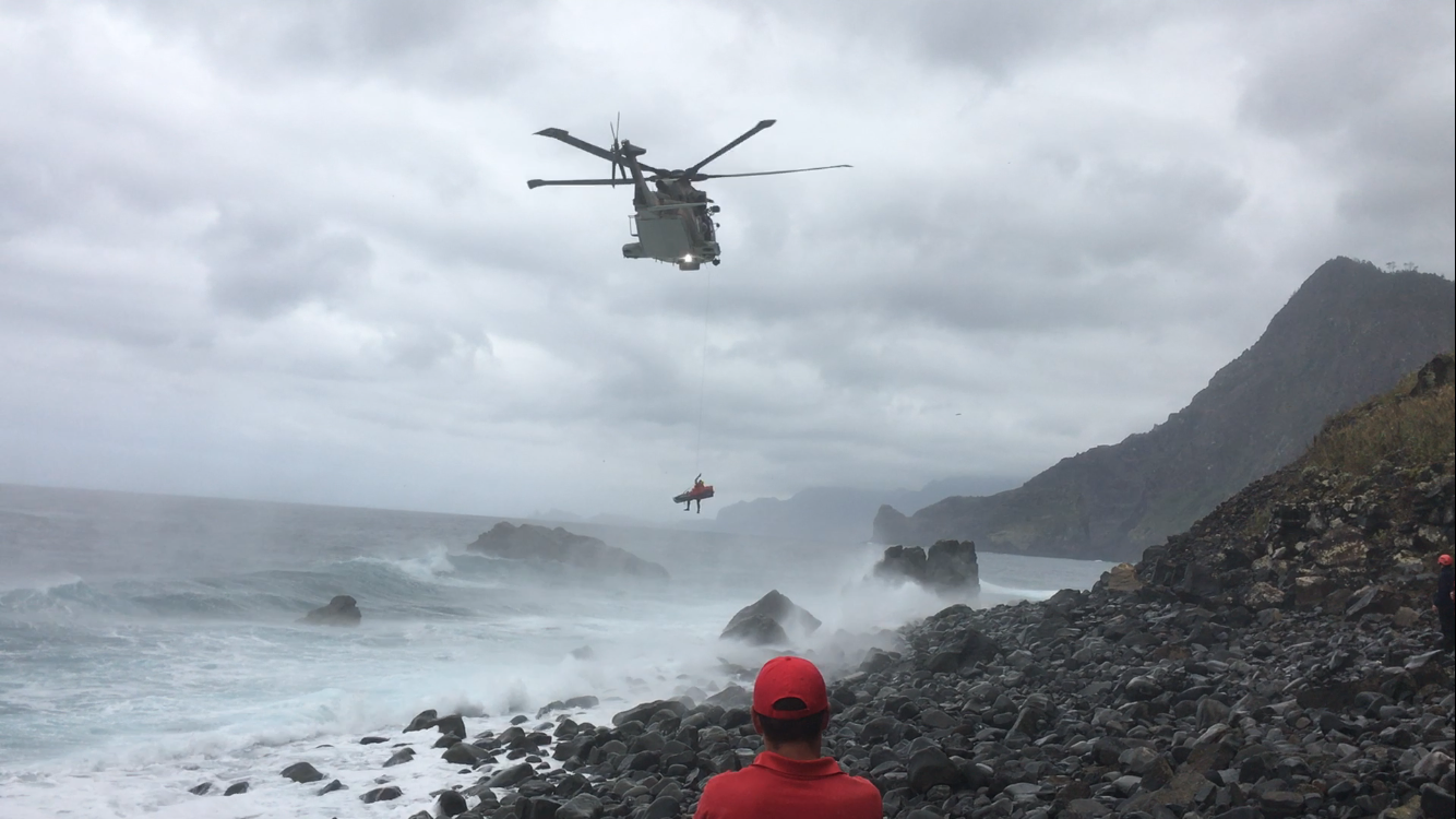 Força Aérea resgata pescador lúdico na Madeira Força Aérea resgata pescador lúdico na Madeira