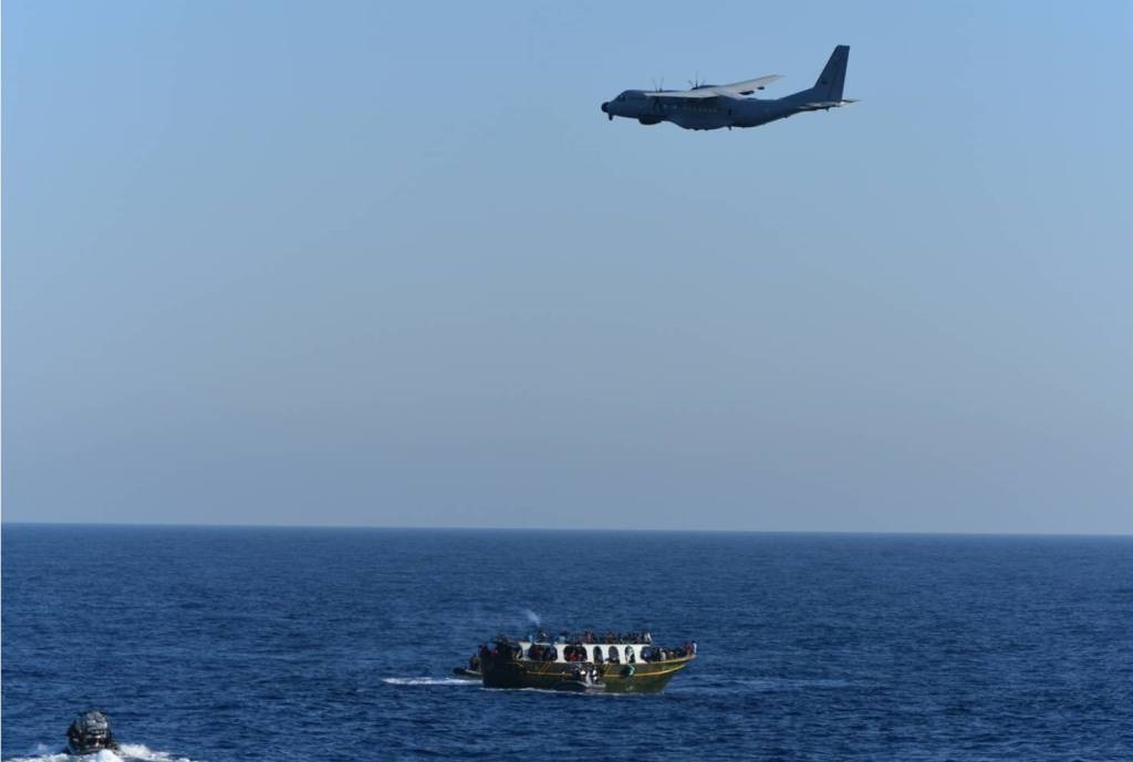 FRONTEX: C-295M deteta veleiro com 52 migrantes