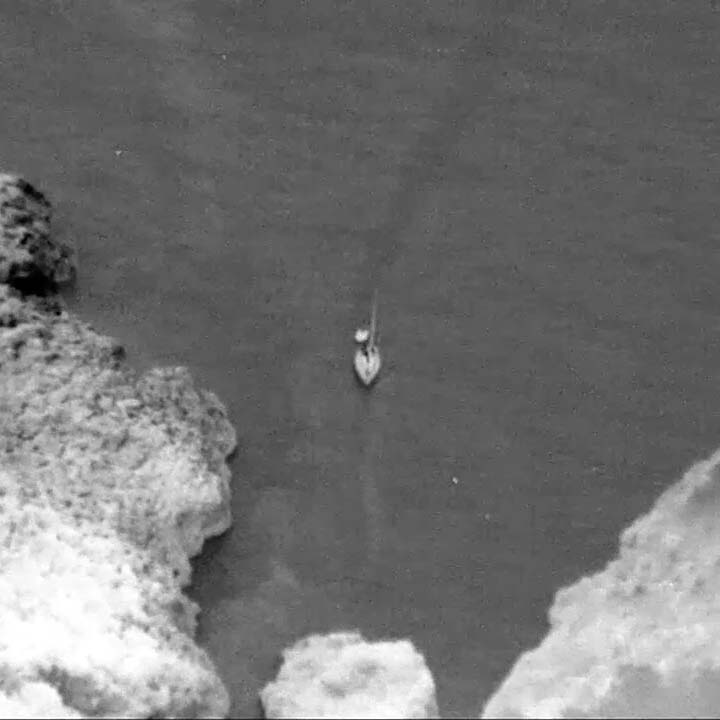 Força Aérea deteta desembarque de ilegais na costa italiana Força Aérea deteta desembarque de ilegais na costa italiana