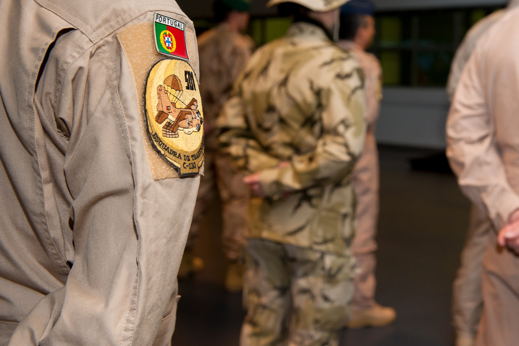 C-130 com destacamento militar descola rumo ao Mali