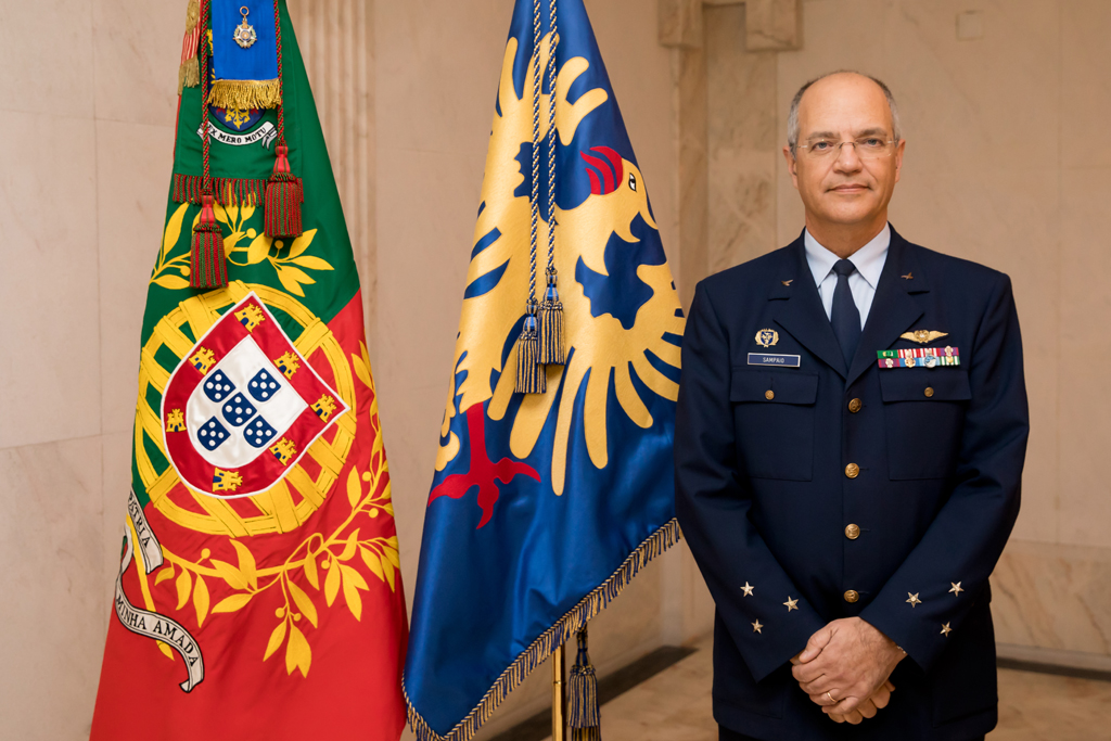Tenente-General Slvio Sampaio assume funes de CPESFA