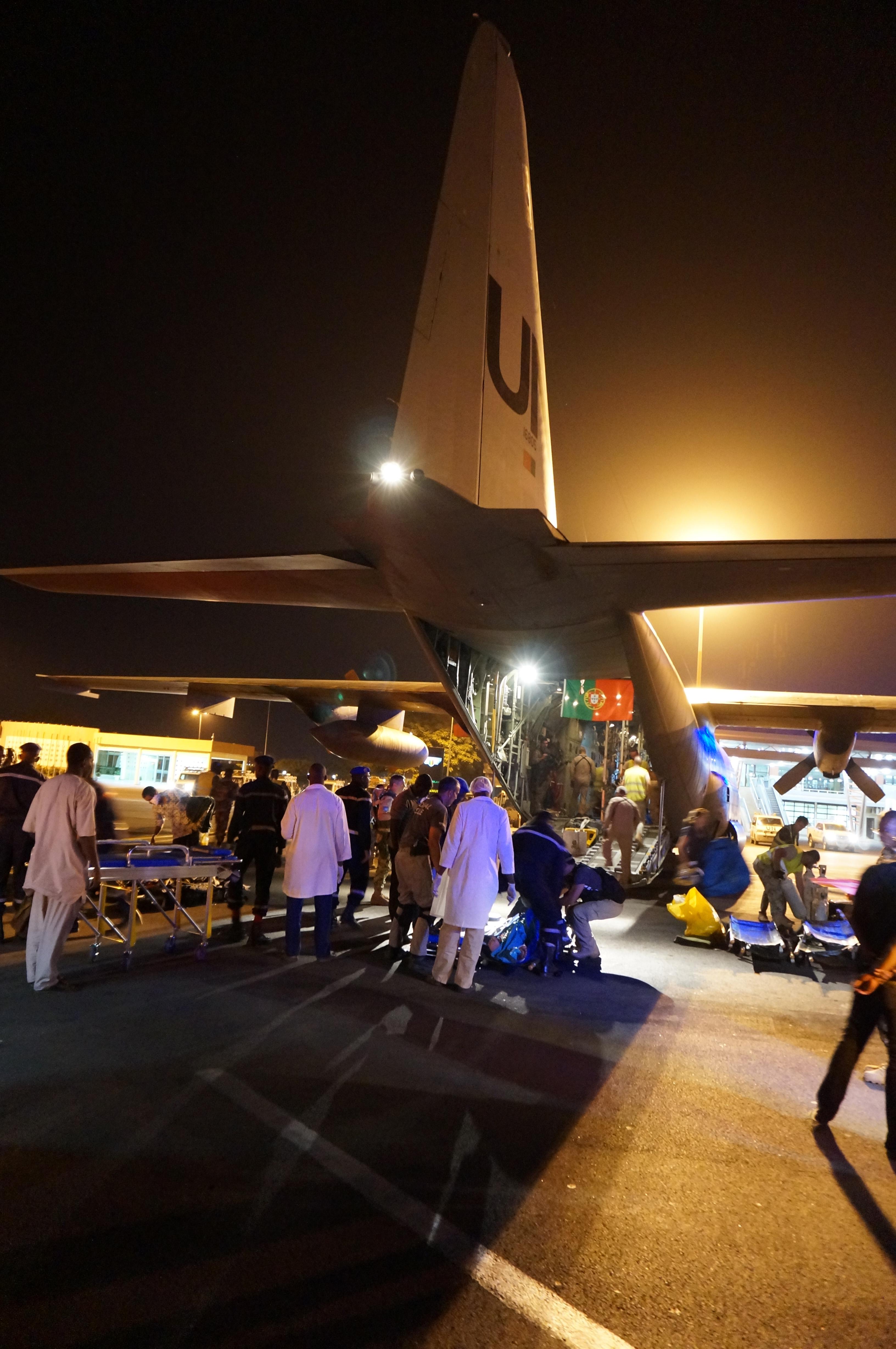 C-130H Português transporta feridos de atentado no Mali C-130H Português transporta feridos de atentado no Mali