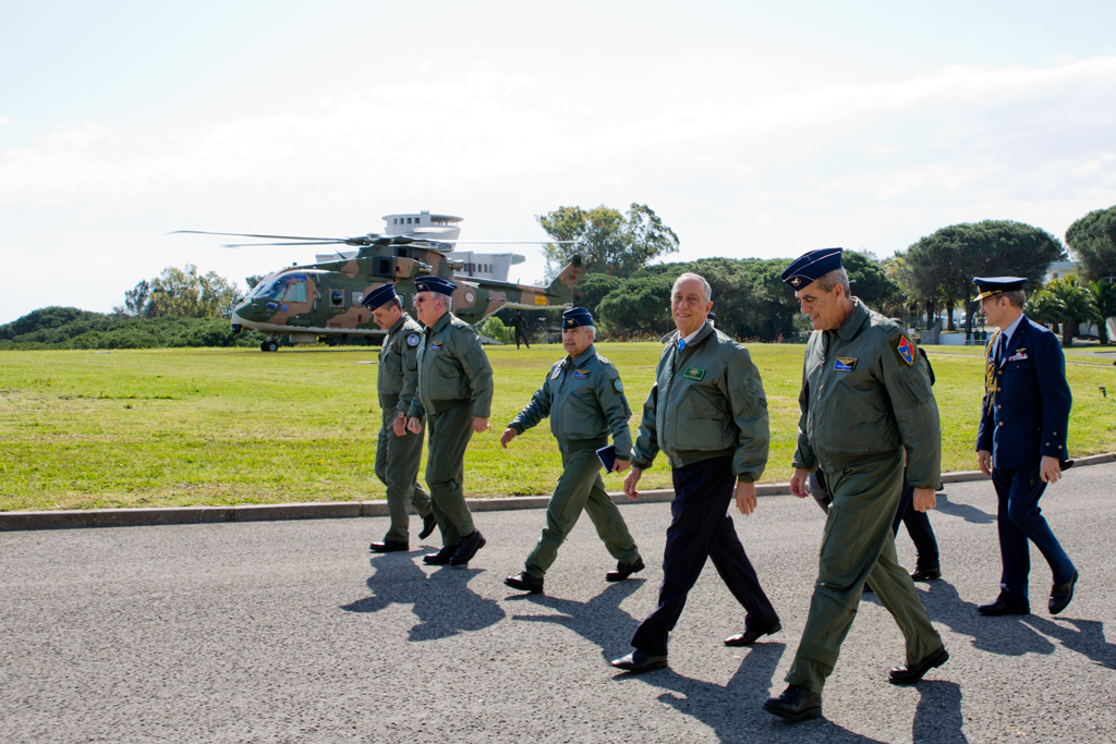 Presidente voa em EH-101 Merlin e visita Comando Aéreo
