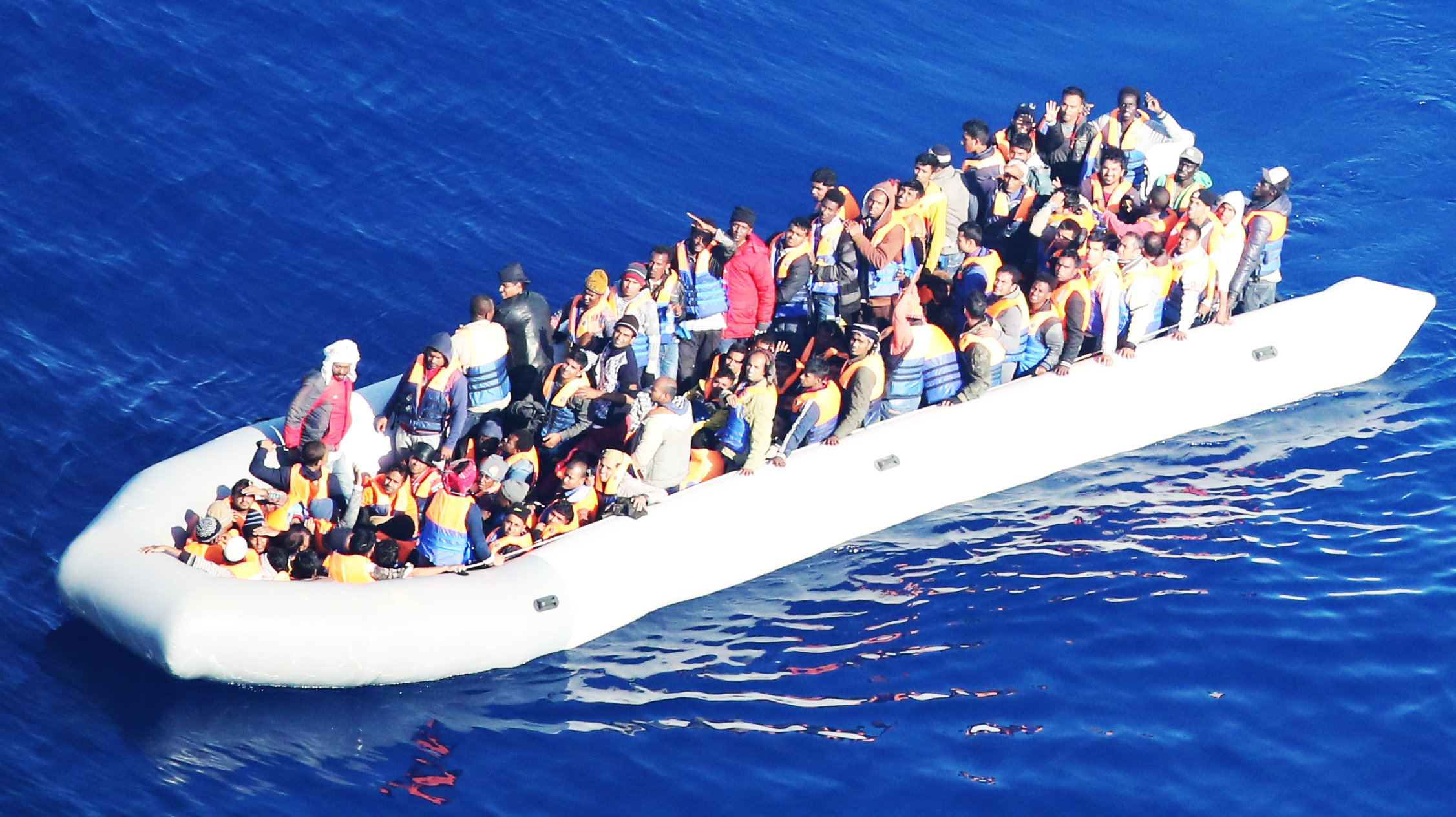Força Aérea decisiva no resgate de 100 migrantes Força Aérea decisiva no resgate de 100 migrantes