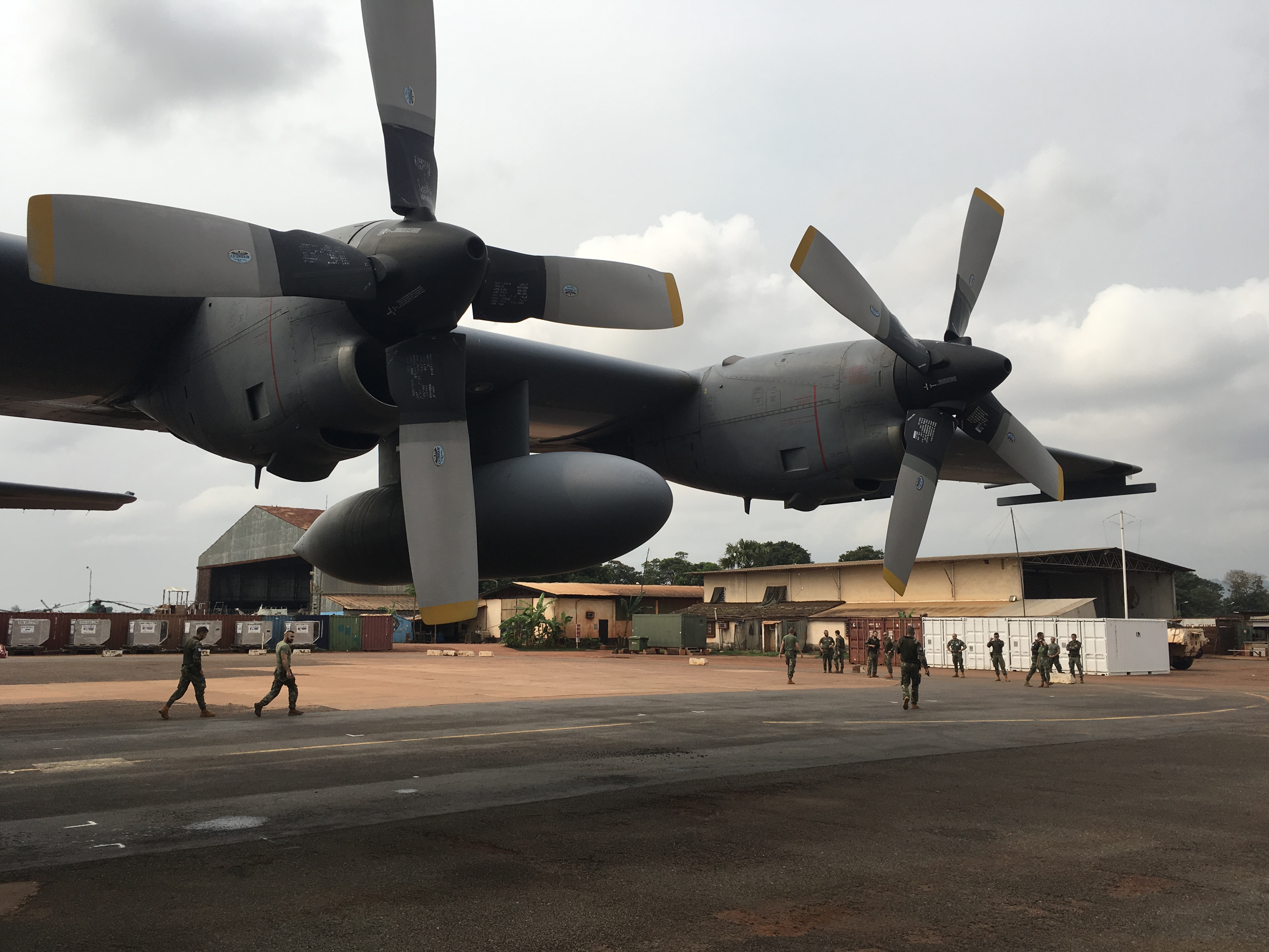 20 horas de voo, 9 mil Km e um militar portugus a salvo