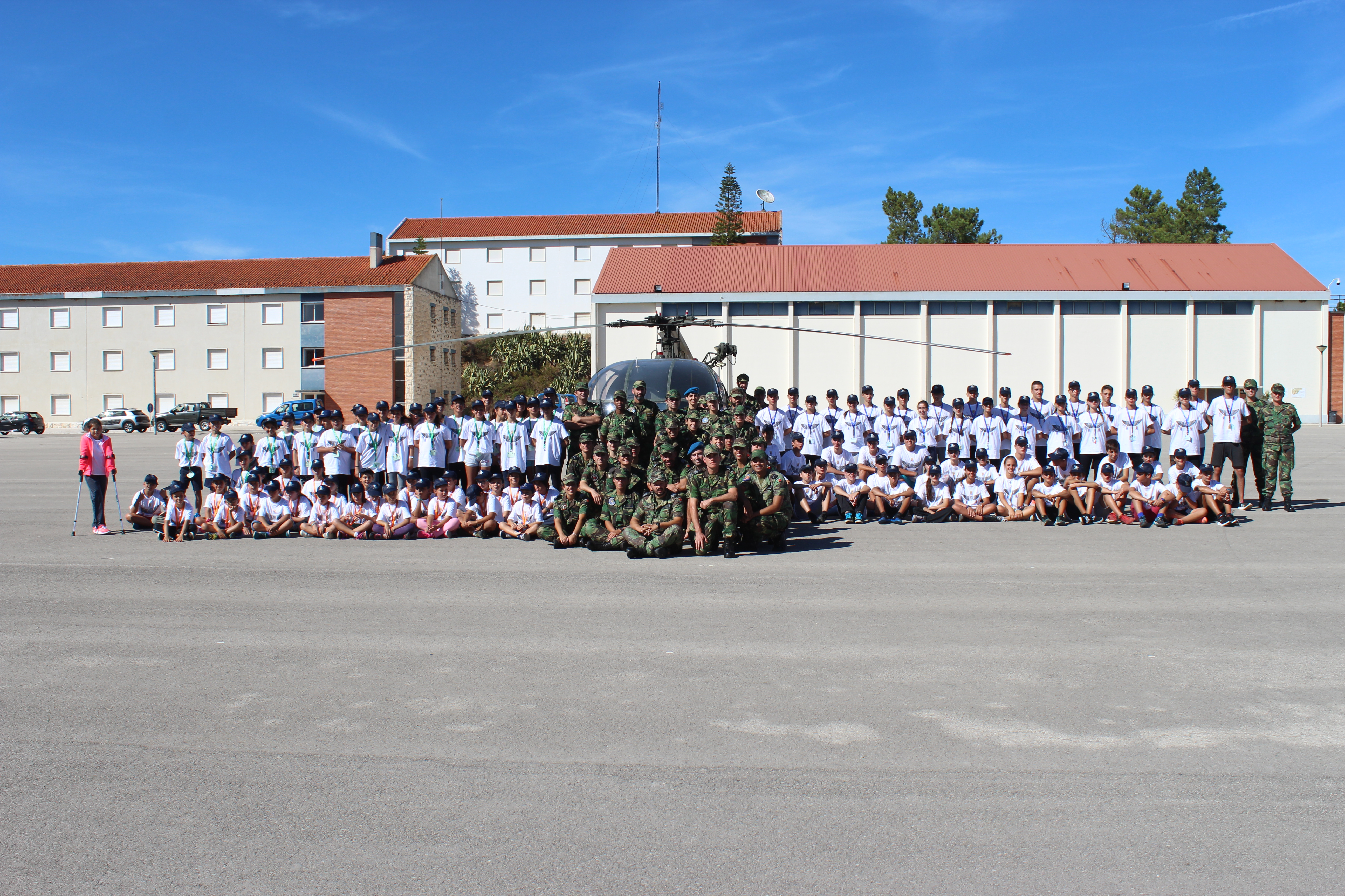 "Mini Recruta" juntou 115 crianas e jovens no CFMTFA