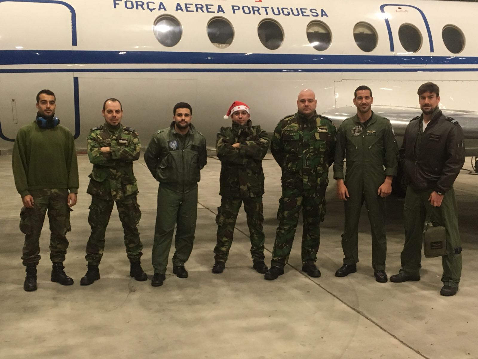 Força Aérea transporta duas crianças na véspera de Natal Força Aérea transporta duas crianças na véspera de Natal