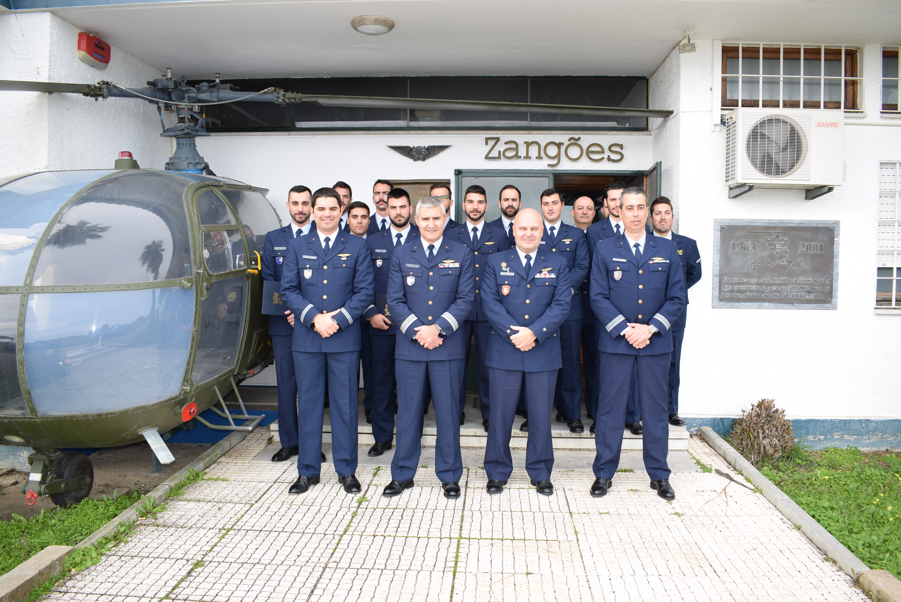 Pilotos recebem diplomas de fim de curso na BA11