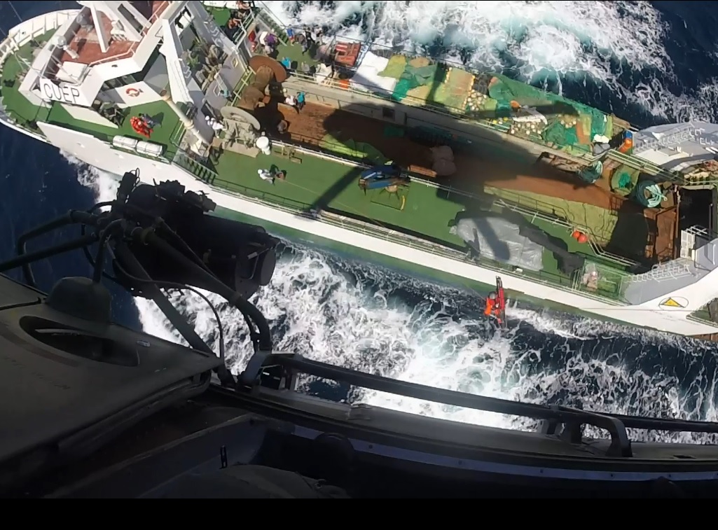 Tripulante de pesqueiro resgatado a 330 km da Terceira