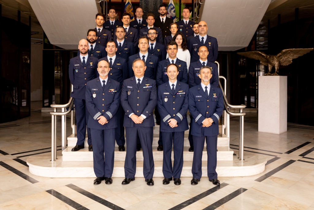 21 formandos terminam Curso de Segurança de Voo 21 formandos terminam Curso de Segurança de Voo