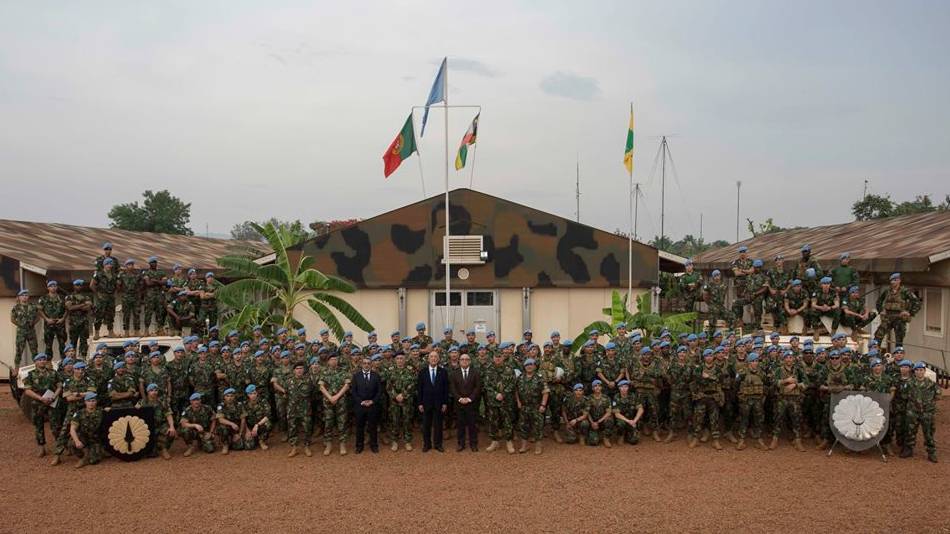 Presidente visita militares na República Centro Africana Presidente visita militares na República Centro Africana