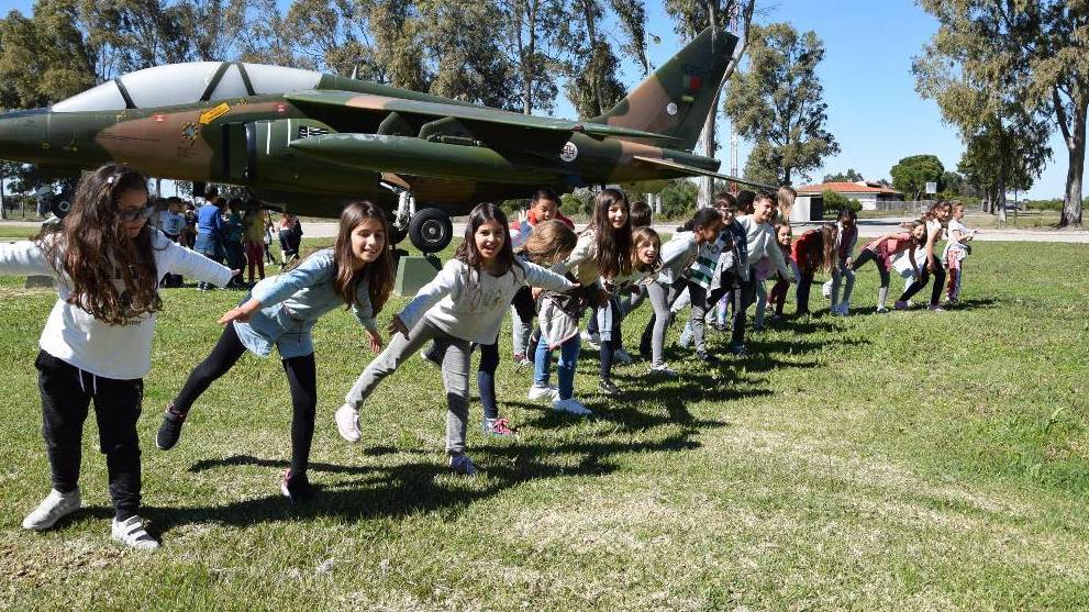 Base Aérea N.º 11, em Beja, recebe visita de 90 alunos