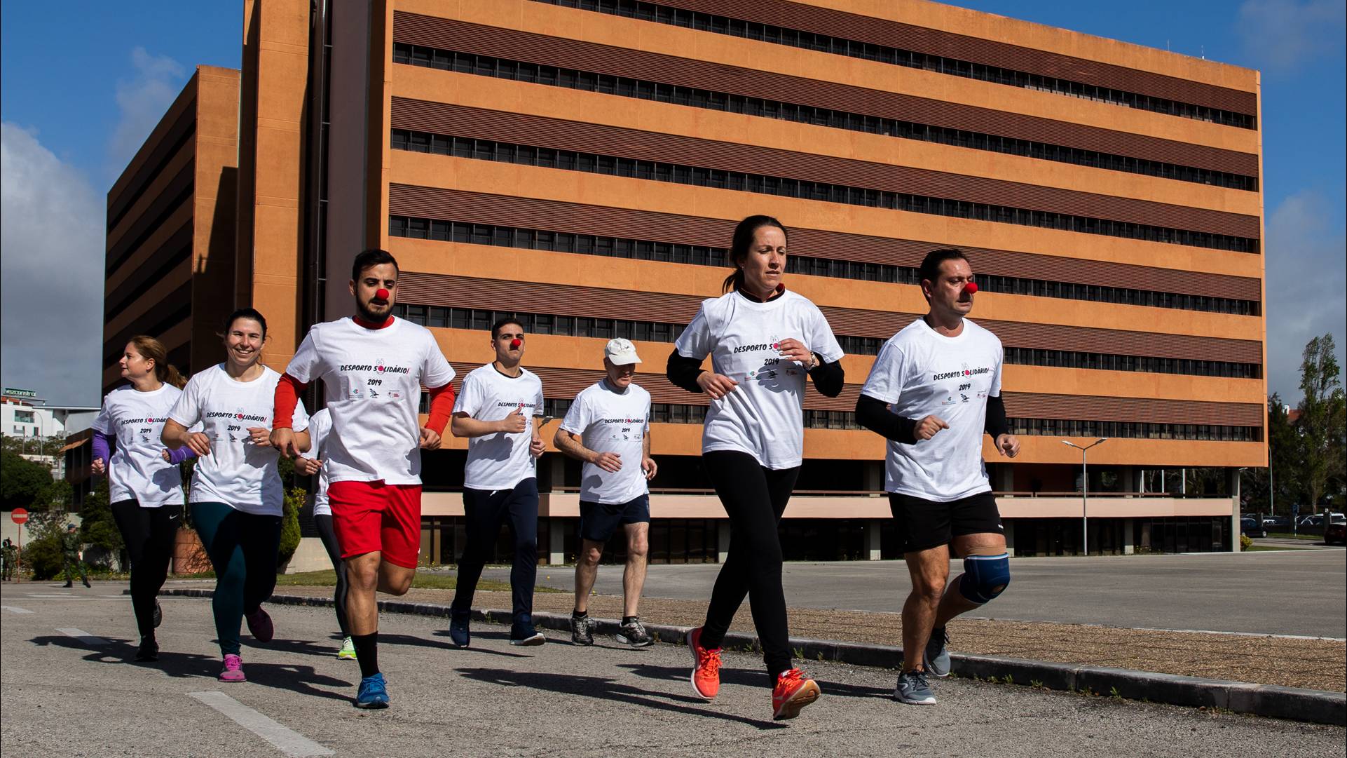 Corrida solidria angaria verbas para Operao Nariz Vermelho