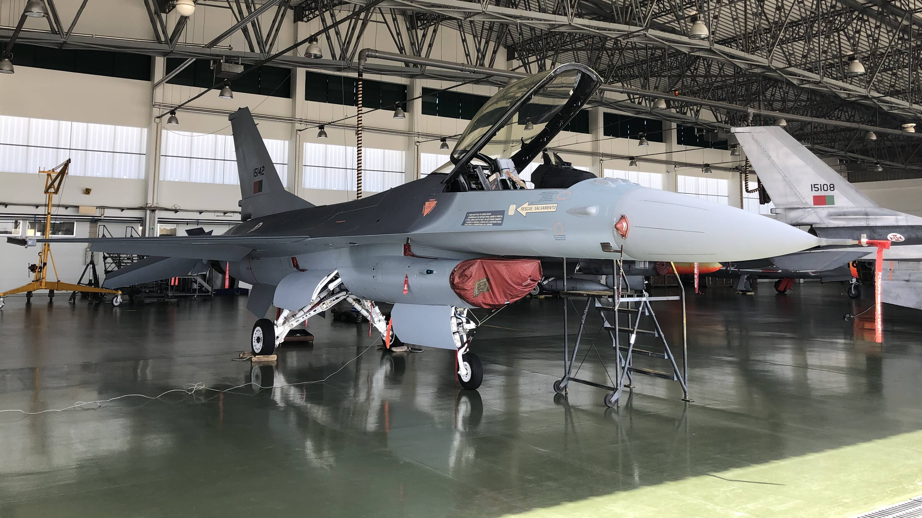 Base Area N. 5 recebe F-16 modernizado pela OGMA