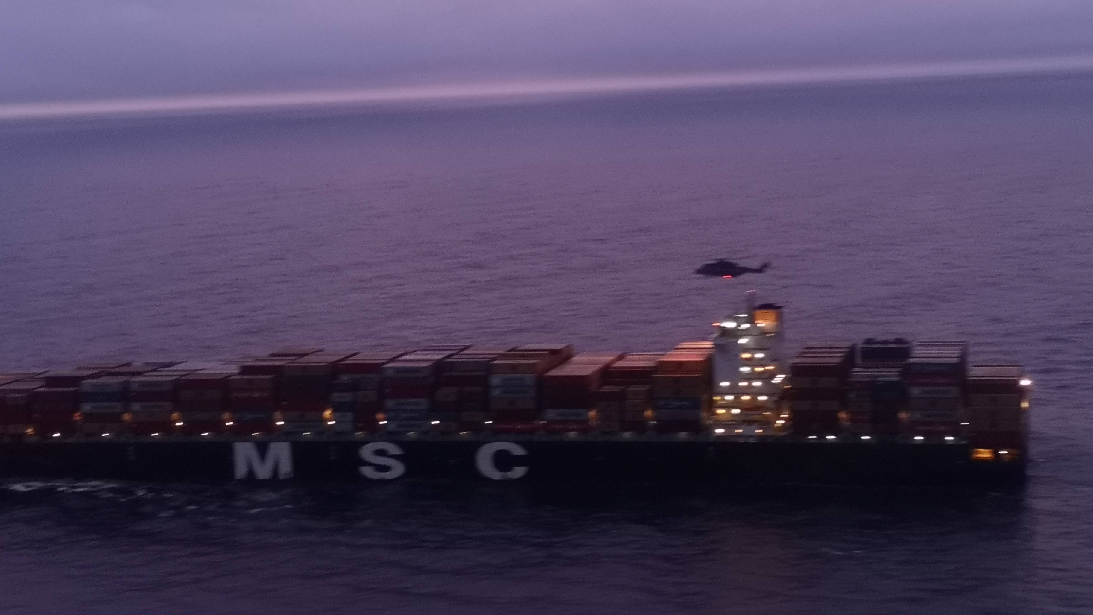 Força Aérea resgata tripulante de navio cargueiro Força Aérea resgata tripulante de navio cargueiro