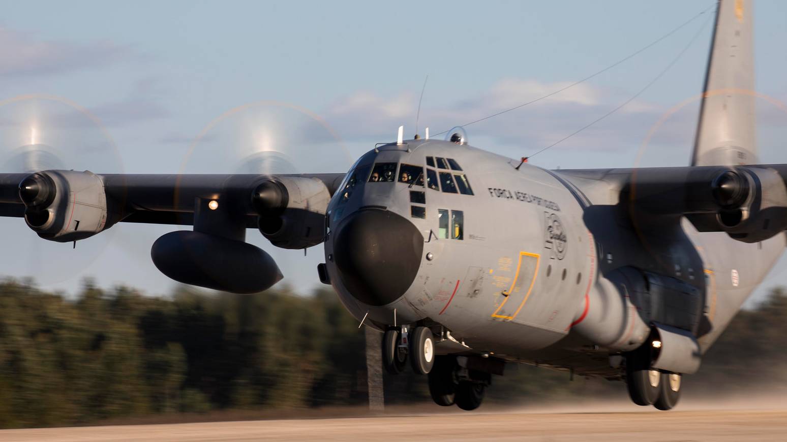 C-130H completa 80 000 horas de voo