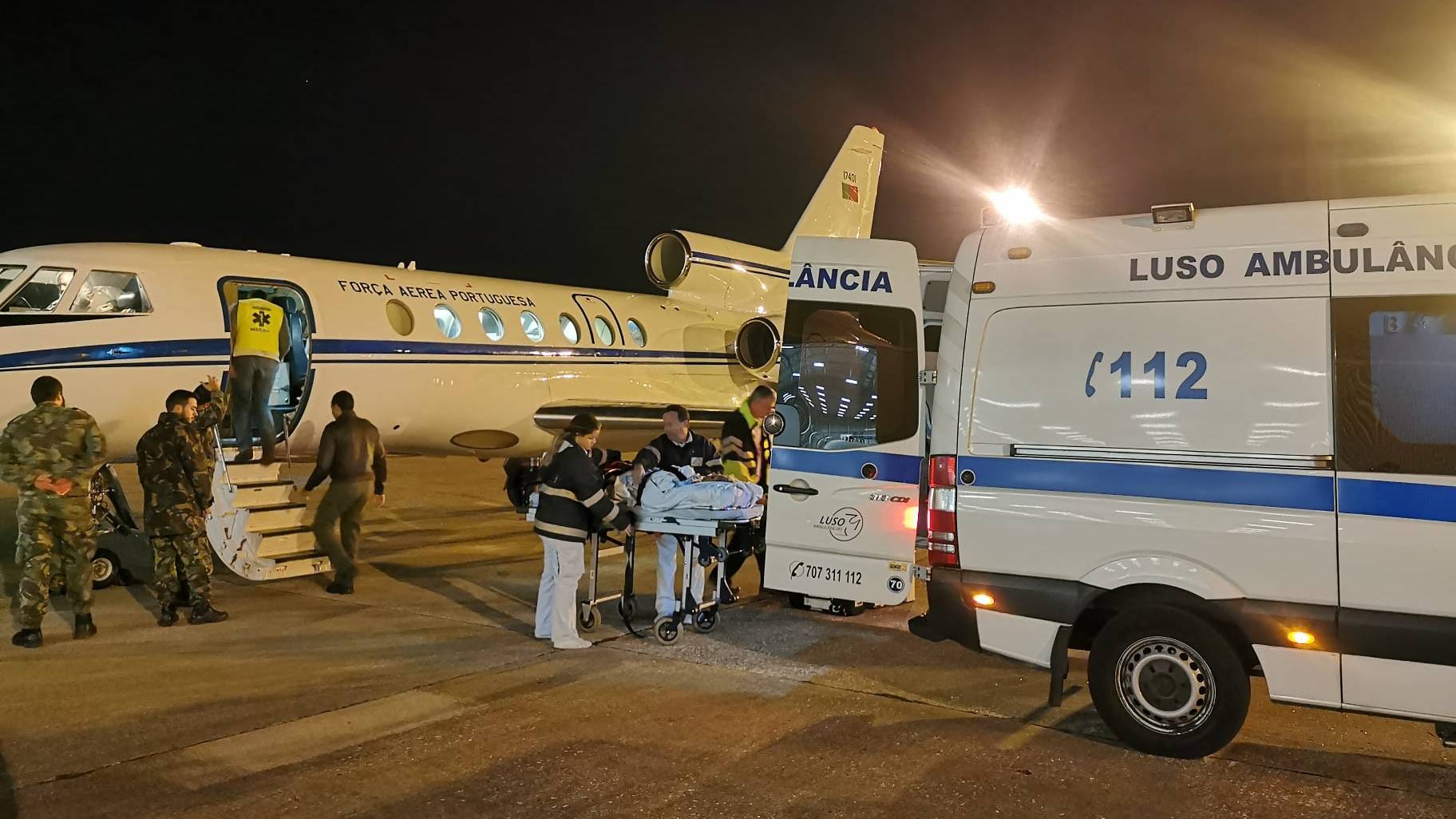 Força Aérea transporta doente de urgência dos Açores para o Continente Força Aérea transporta doente de urgência dos Açores para o Continente