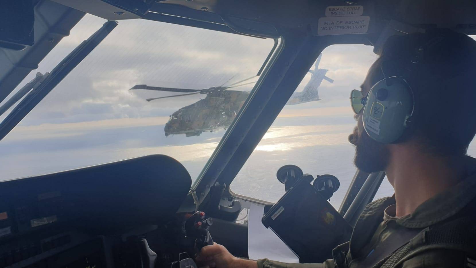 Força Aérea realiza dois resgates a navios em simultâneo Força Aérea realiza dois resgates a navios em simultâneo