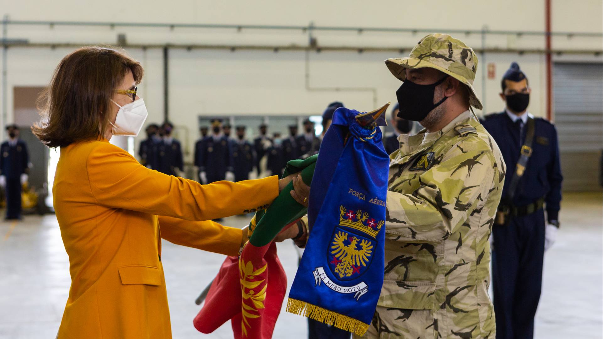Estandarte Nacional entregue aos militares da FND da MINUSMA Estandarte Nacional entregue aos militares da FND da MINUSMA