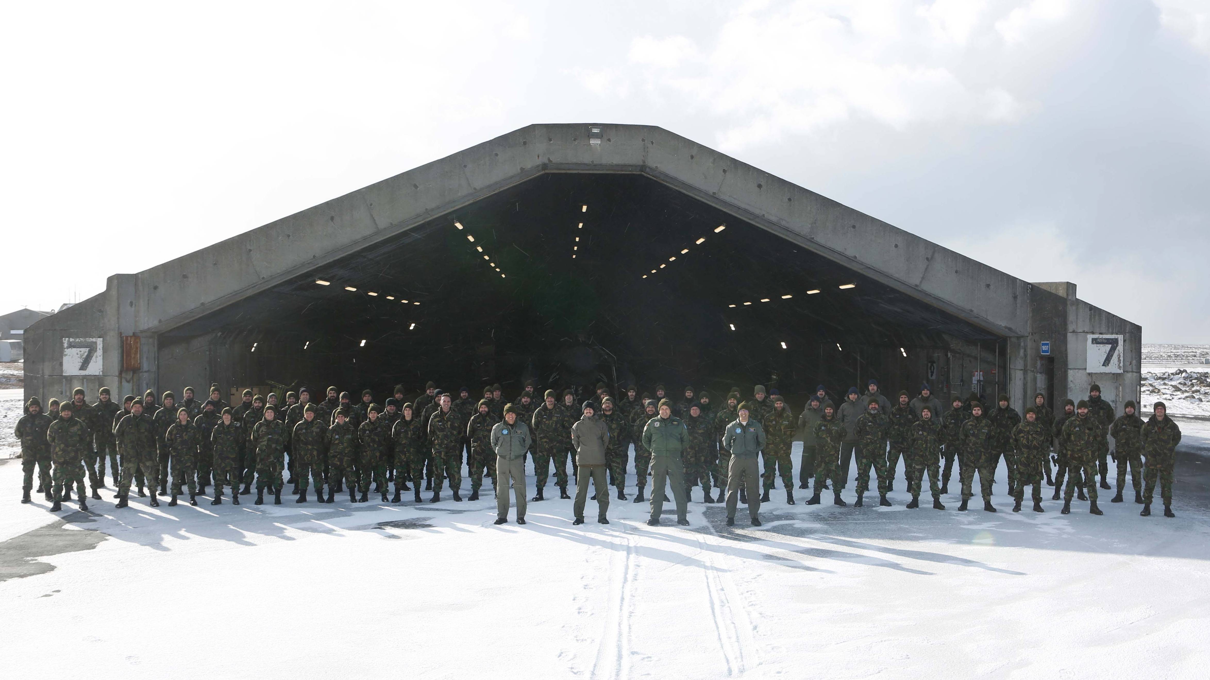 Altas entidades visitam destacamento da Força Aérea em Keflavík Altas entidades visitam destacamento da Força Aérea em Keflavík