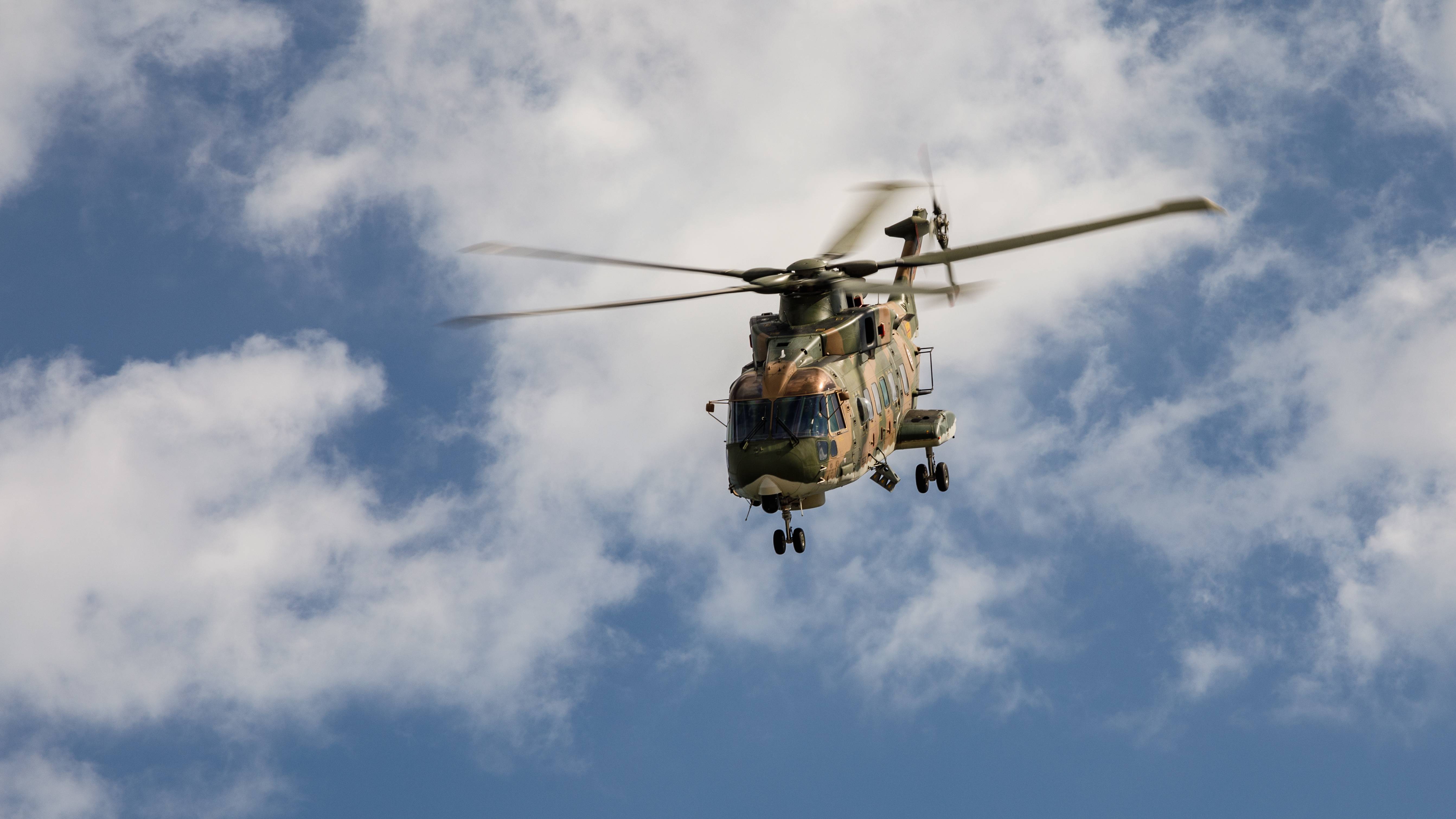 Força Aérea: Quatro tripulantes resgatados de embarcação Força Aérea: Quatro tripulantes resgatados de embarcação