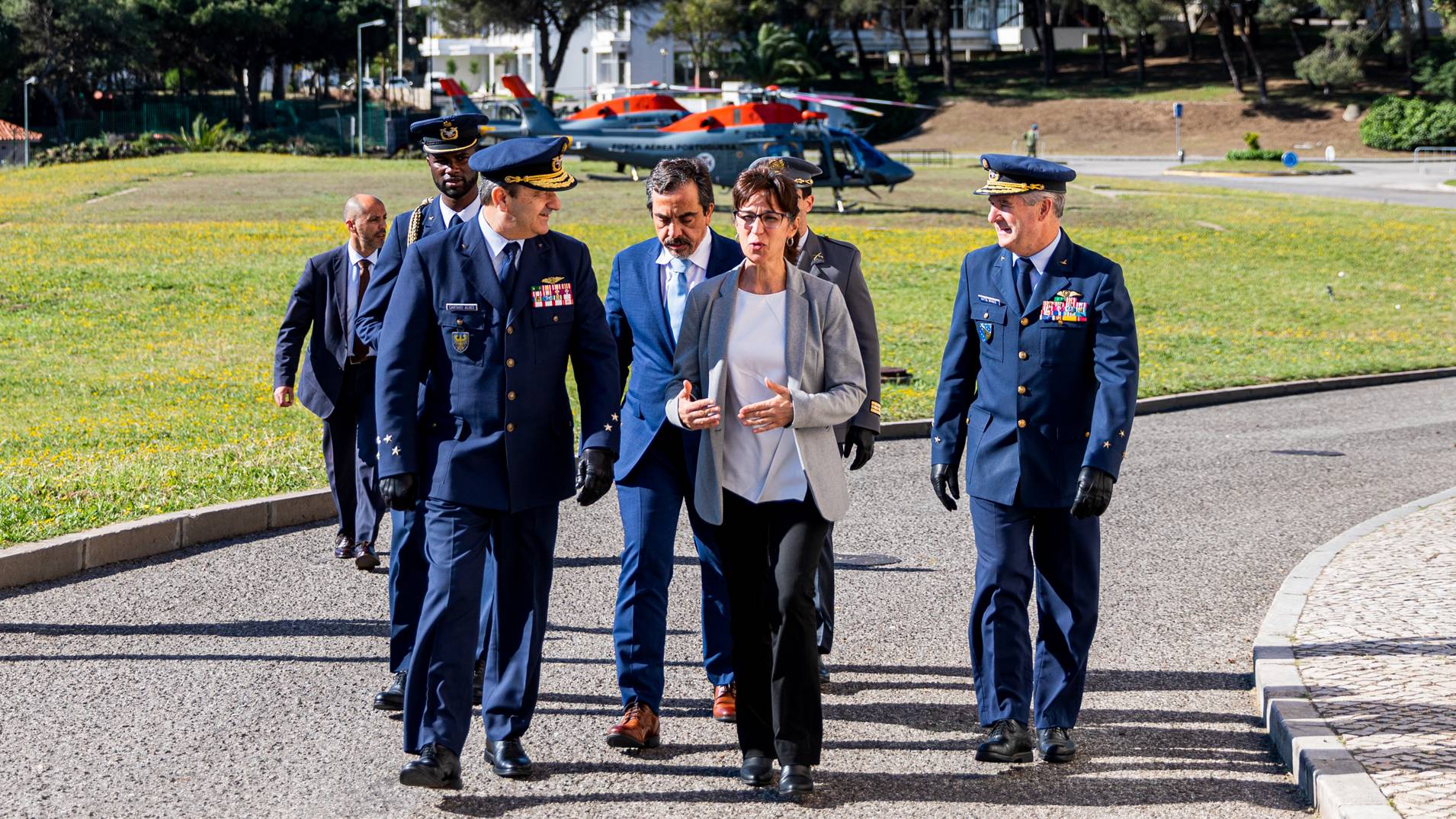Ministra da Defesa Nacional visita Força Aérea