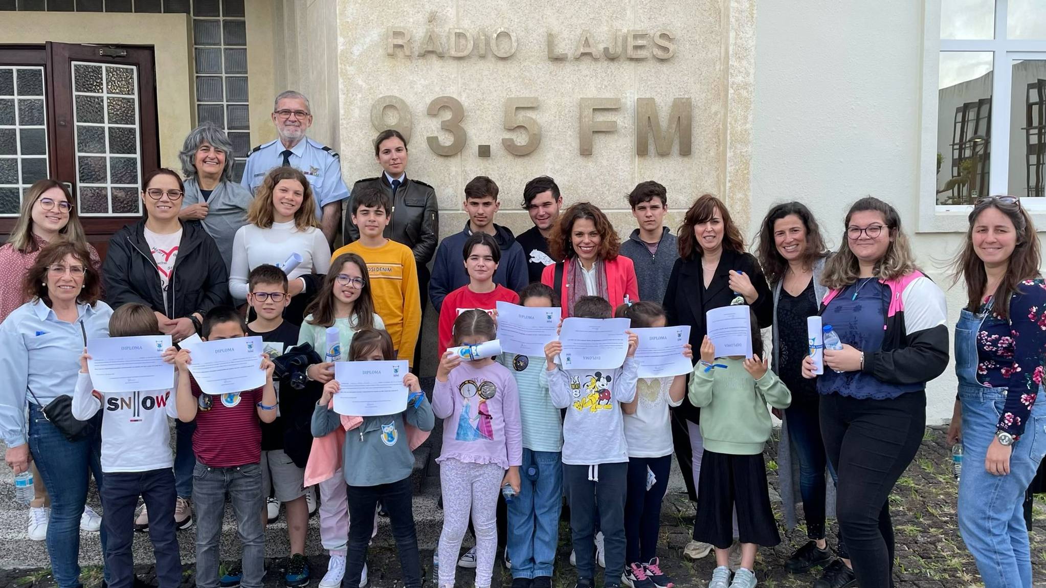 Rádio Lajes recebe visita da Comissão de Proteção de Crianças e Jovens da Praia da Vitória