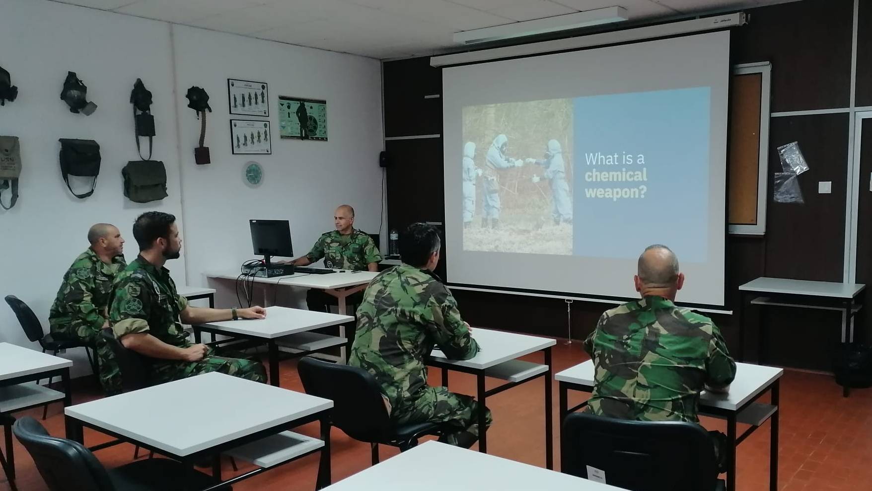 Militares da Força Aérea concluem com sucesso o International Course on Reconnaissance and Sampling Operations in a Highly Contaminated Environment Militares da Força Aérea concluem com sucesso o International Course on Reconnaissance and Sampling Operations in a Highly Contaminated Environment