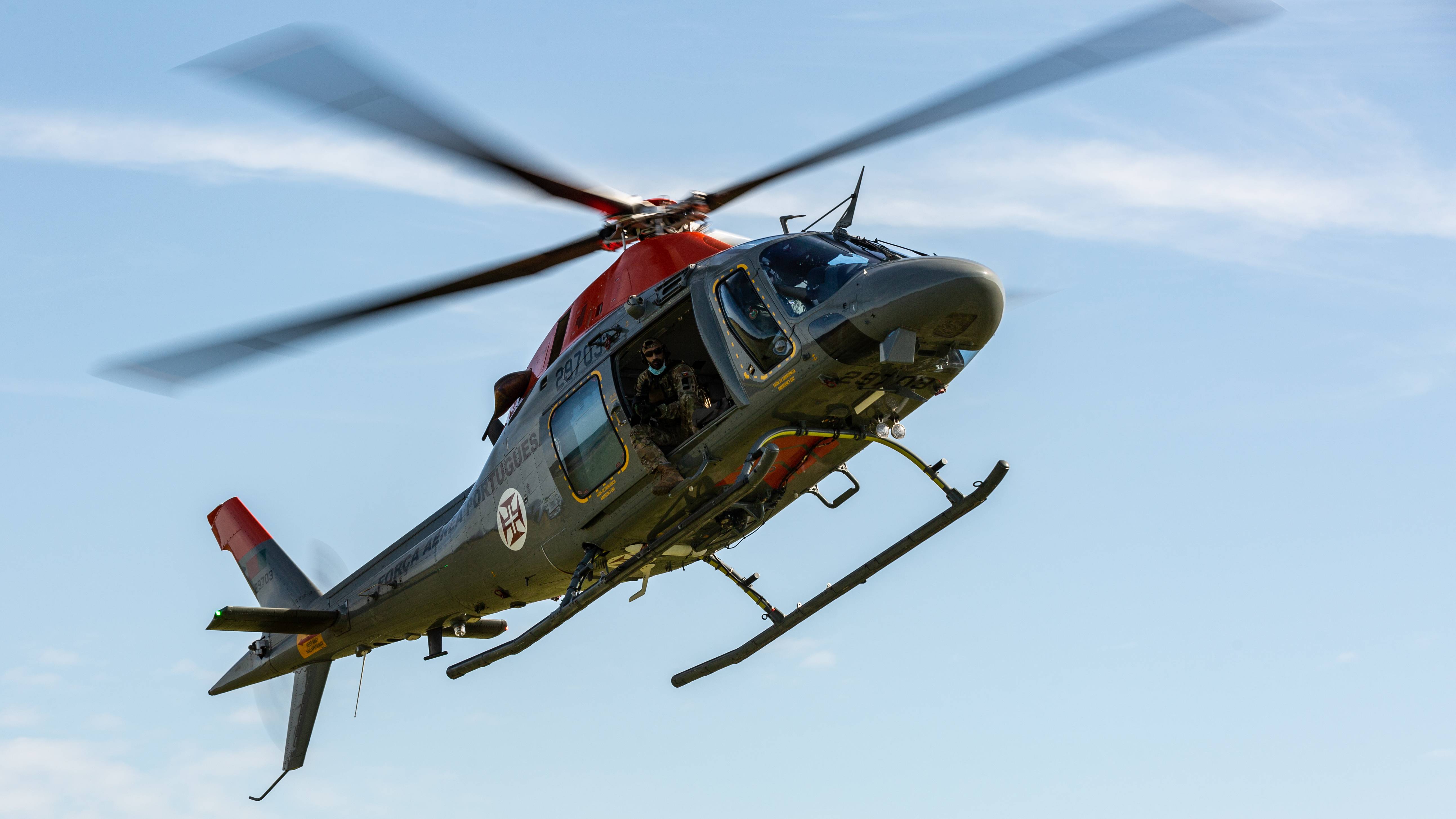 Helicptero da Fora Area refora Dispositivo Especial de Combate aos Incndios Rurais