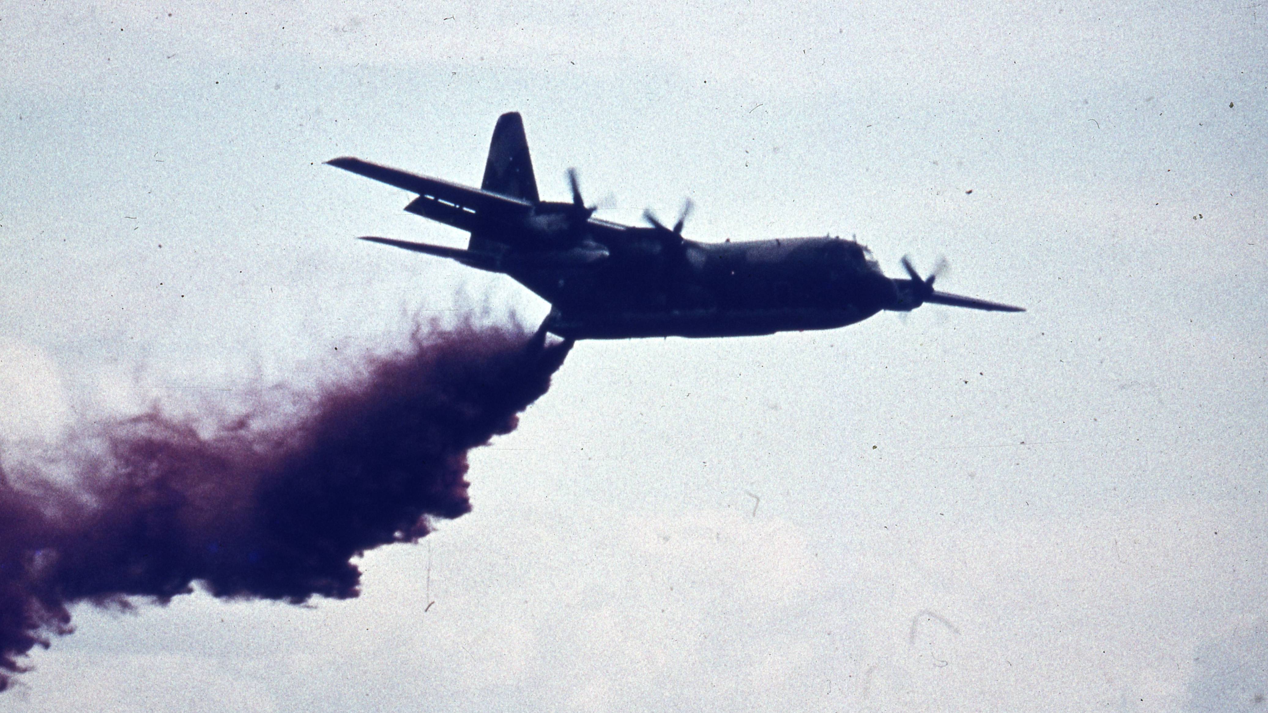 Modular Airborne Firefighting System (MAFFS) descontinuado há 20 anos Modular Airborne Firefighting System (MAFFS) descontinuado há 20 anos