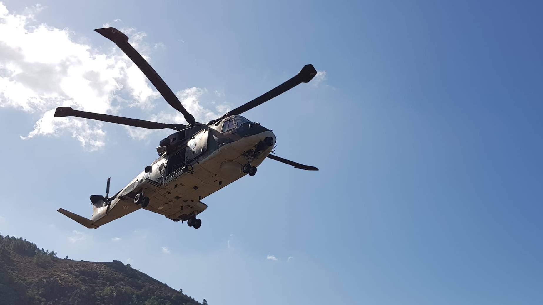 Força Aérea resgata tripulante de navio a 114 Km do Montijo Força Aérea resgata tripulante de navio a 114 Km do Montijo