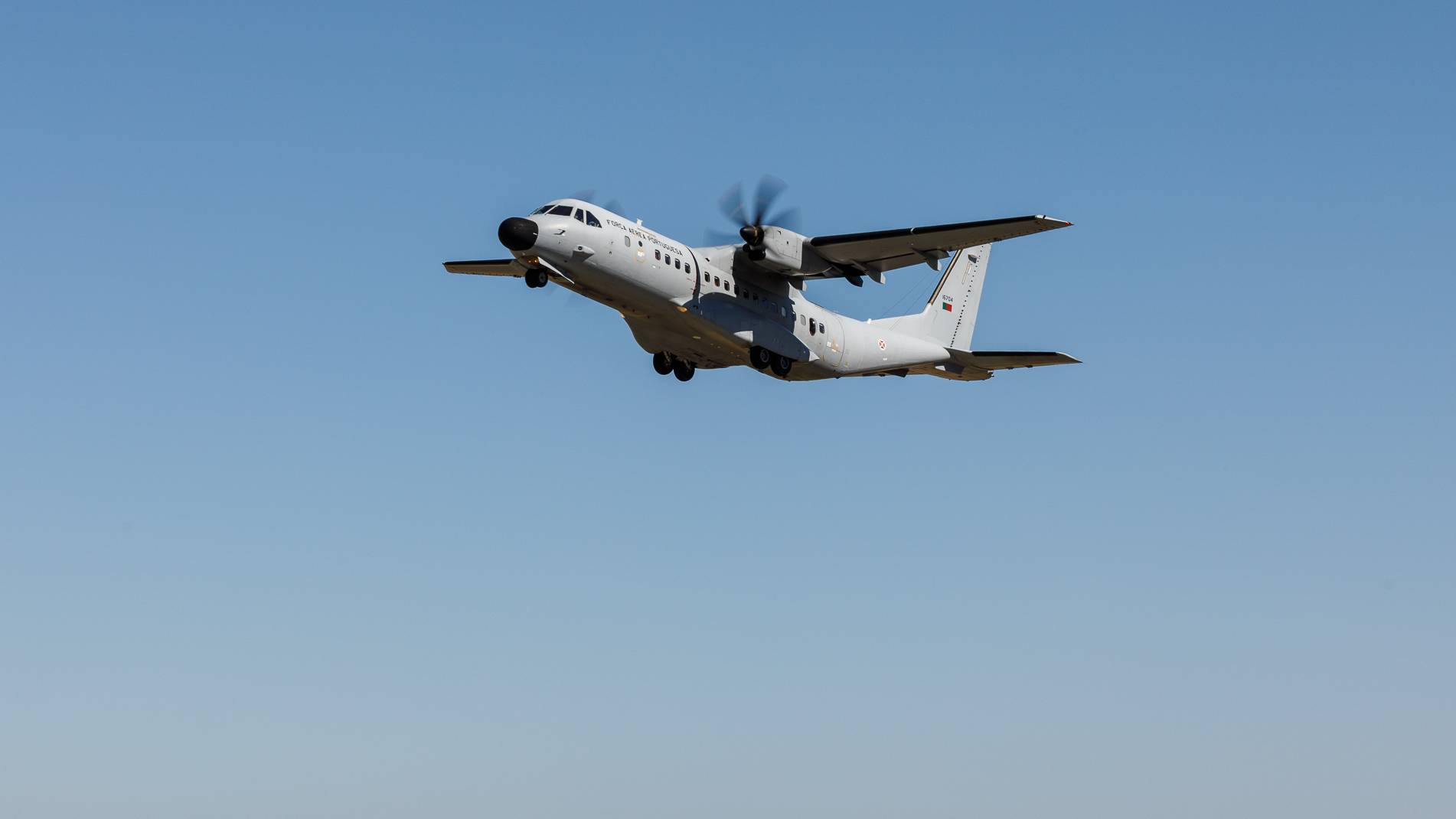 Força Aérea transporta mais de 30 doentes em 15 dias Força Aérea transporta mais de 30 doentes em 15 dias