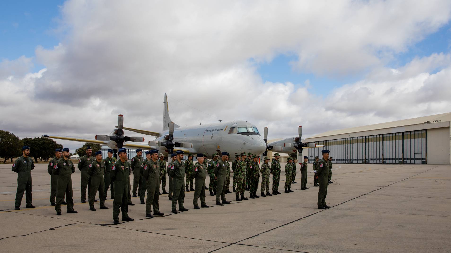 P-3C CUP+ e 36 militares partem para Itlia