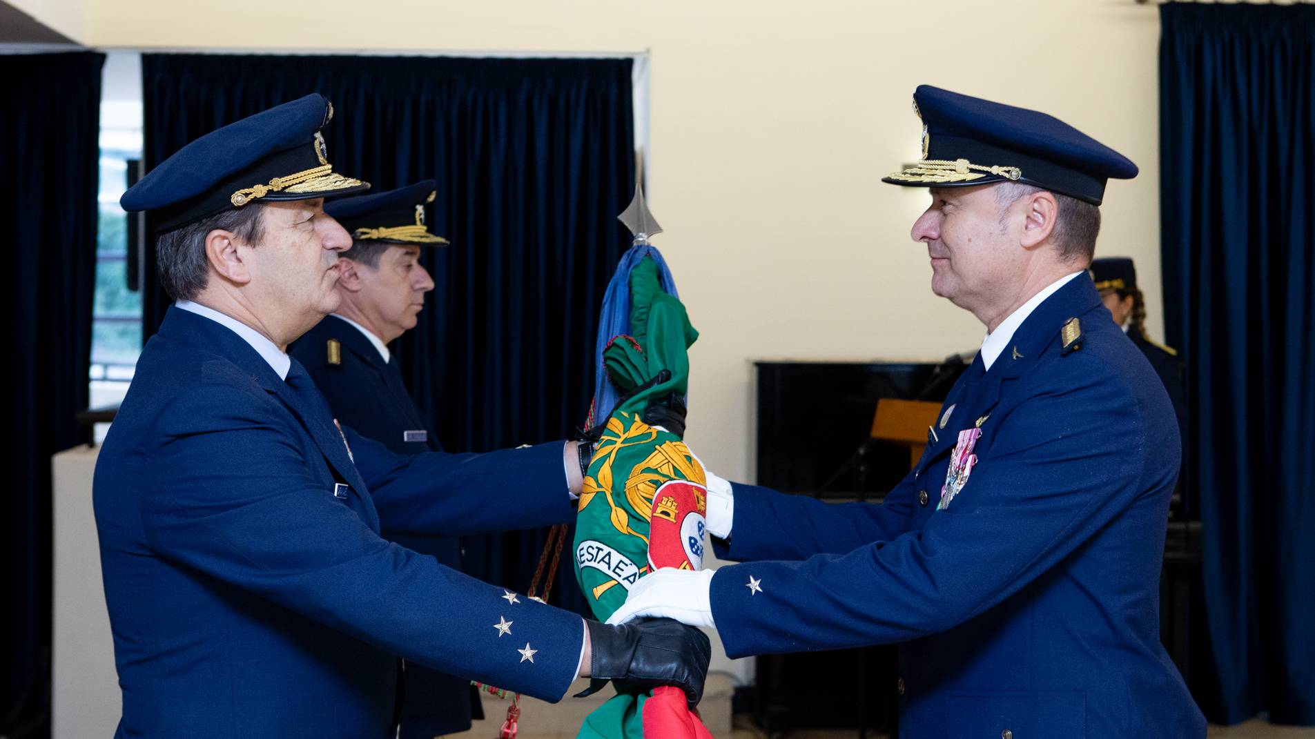 Comando da Zona Aérea dos Açores tem novo comandante Comando da Zona Aérea dos Açores tem novo comandante