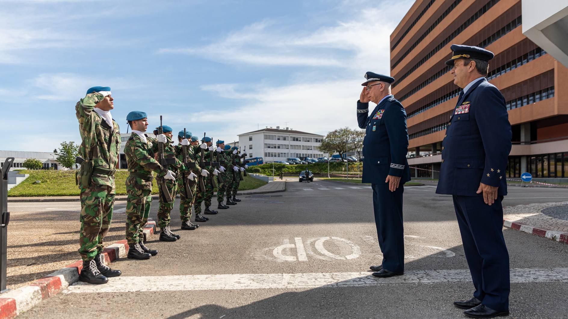 Comandante da Aeronáutica do Brasil presta cumprimentos ao CEMFA Comandante da Aeronáutica do Brasil presta cumprimentos ao CEMFA